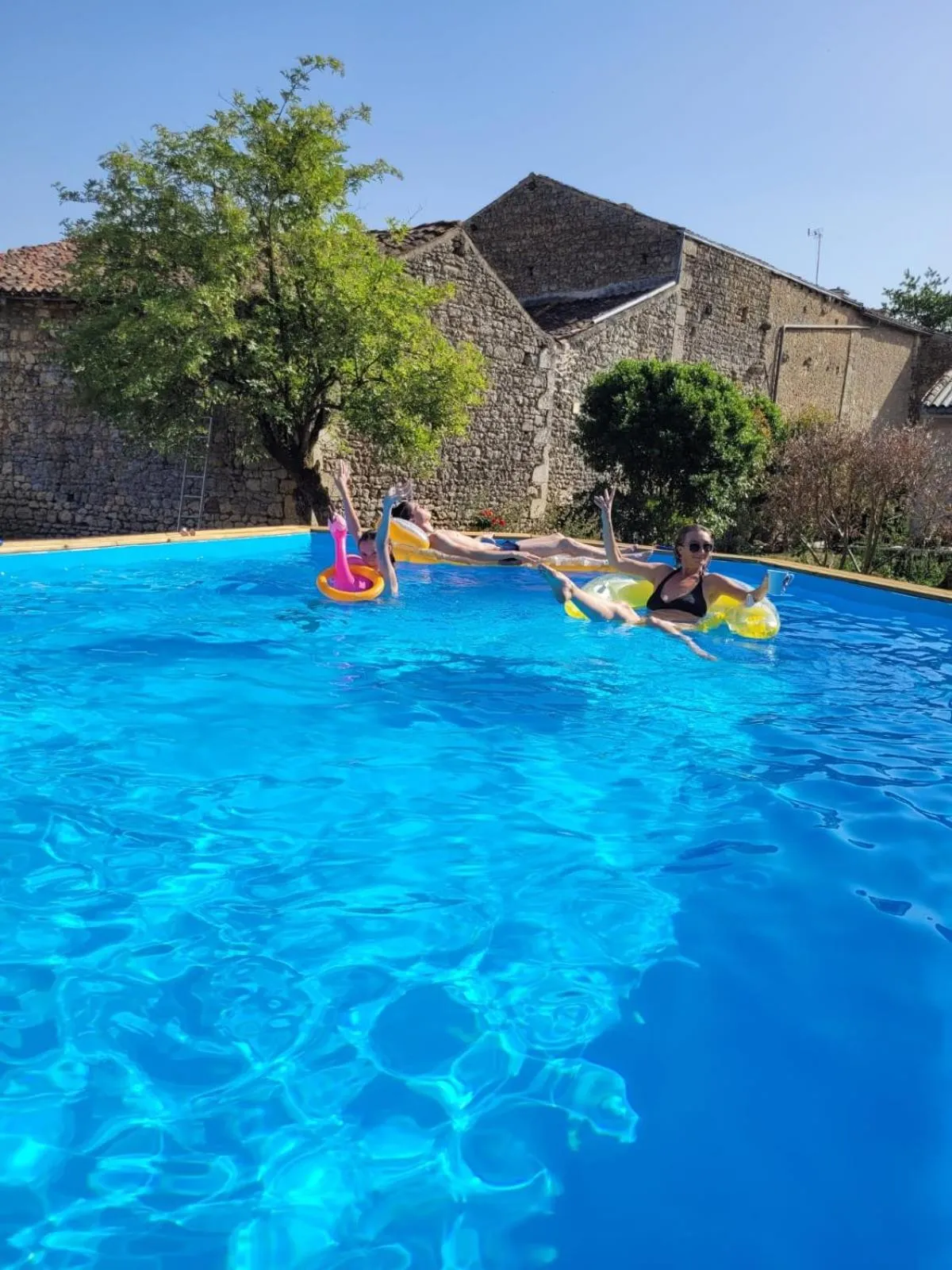 Swimming pool in Chambre d'hôtes chez Denis et Margot