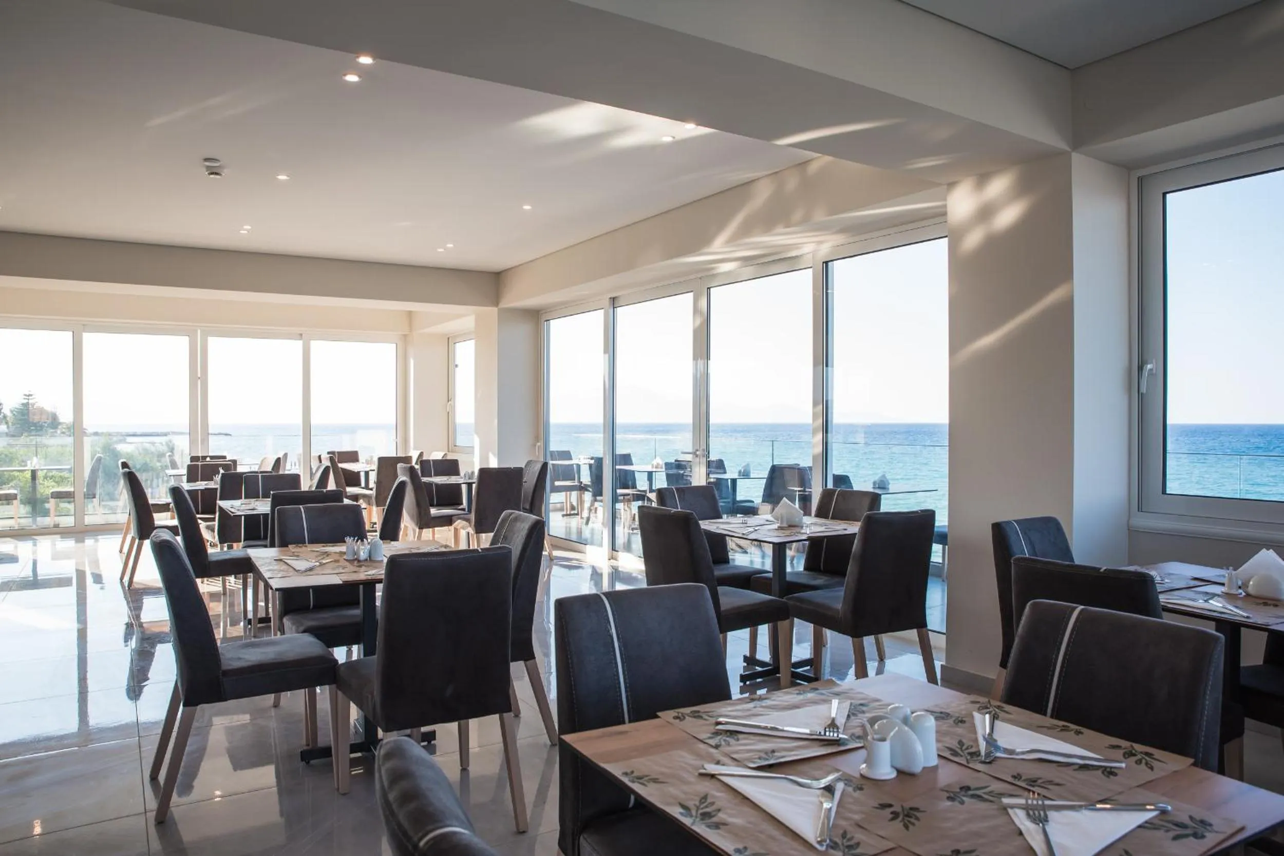 Restaurant/places to eat in Golden Coast Beachfront Resort