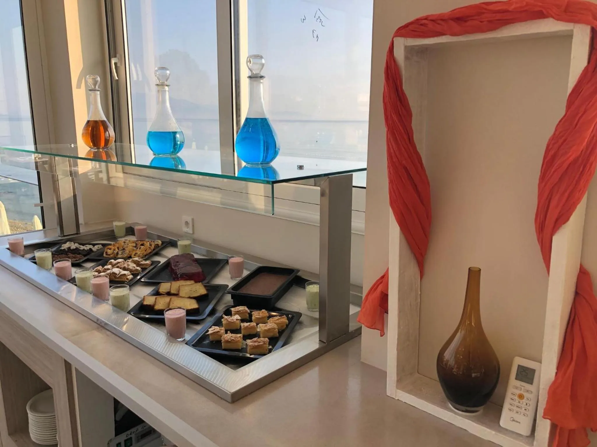 Food and drinks in Golden Coast Beachfront Resort