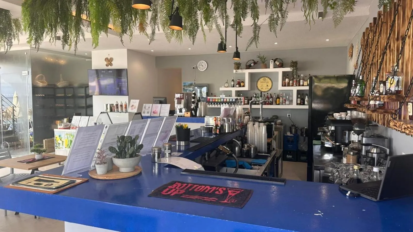 Lounge or bar in Golden Coast Beachfront Resort