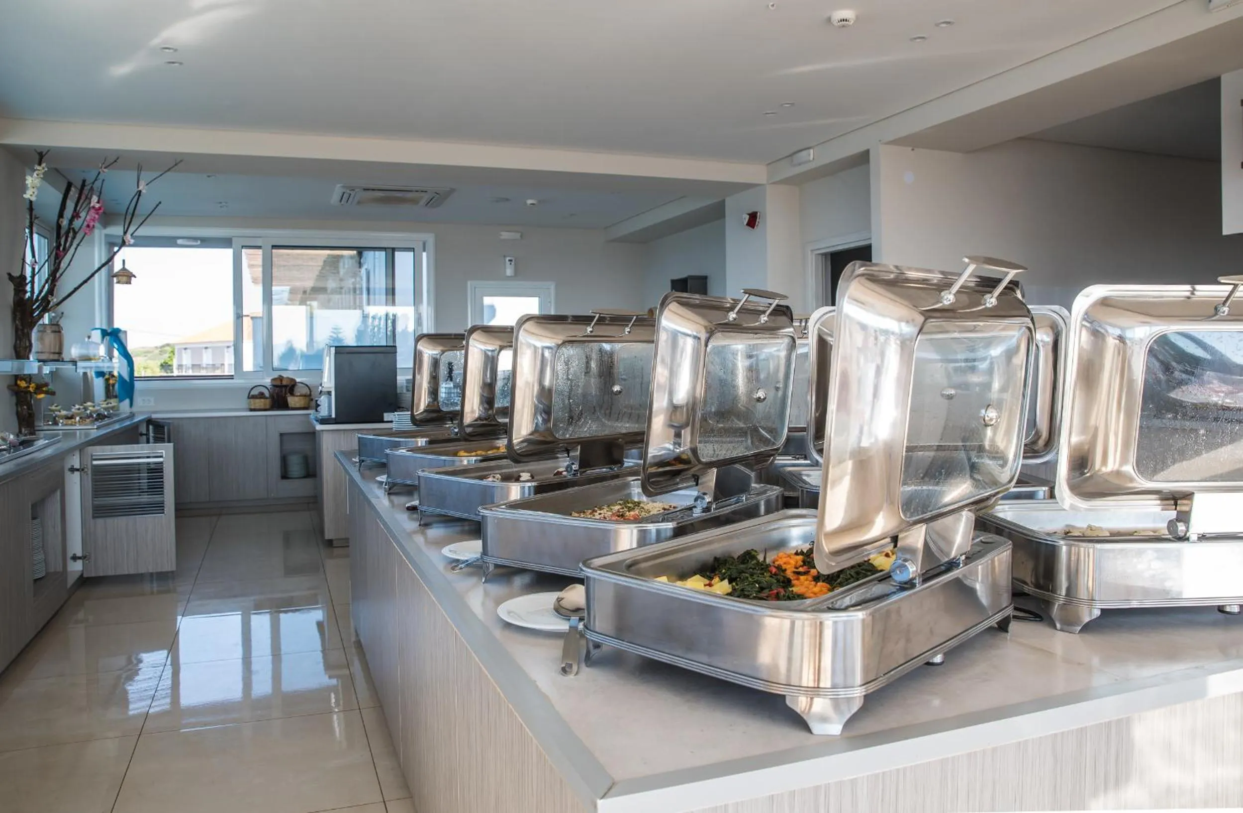 Food and drinks in Golden Coast Beachfront Resort