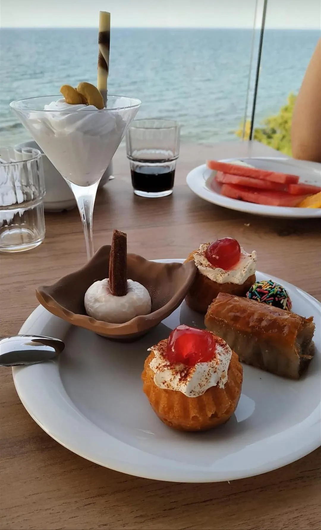 Food and drinks in Golden Coast Beachfront Resort