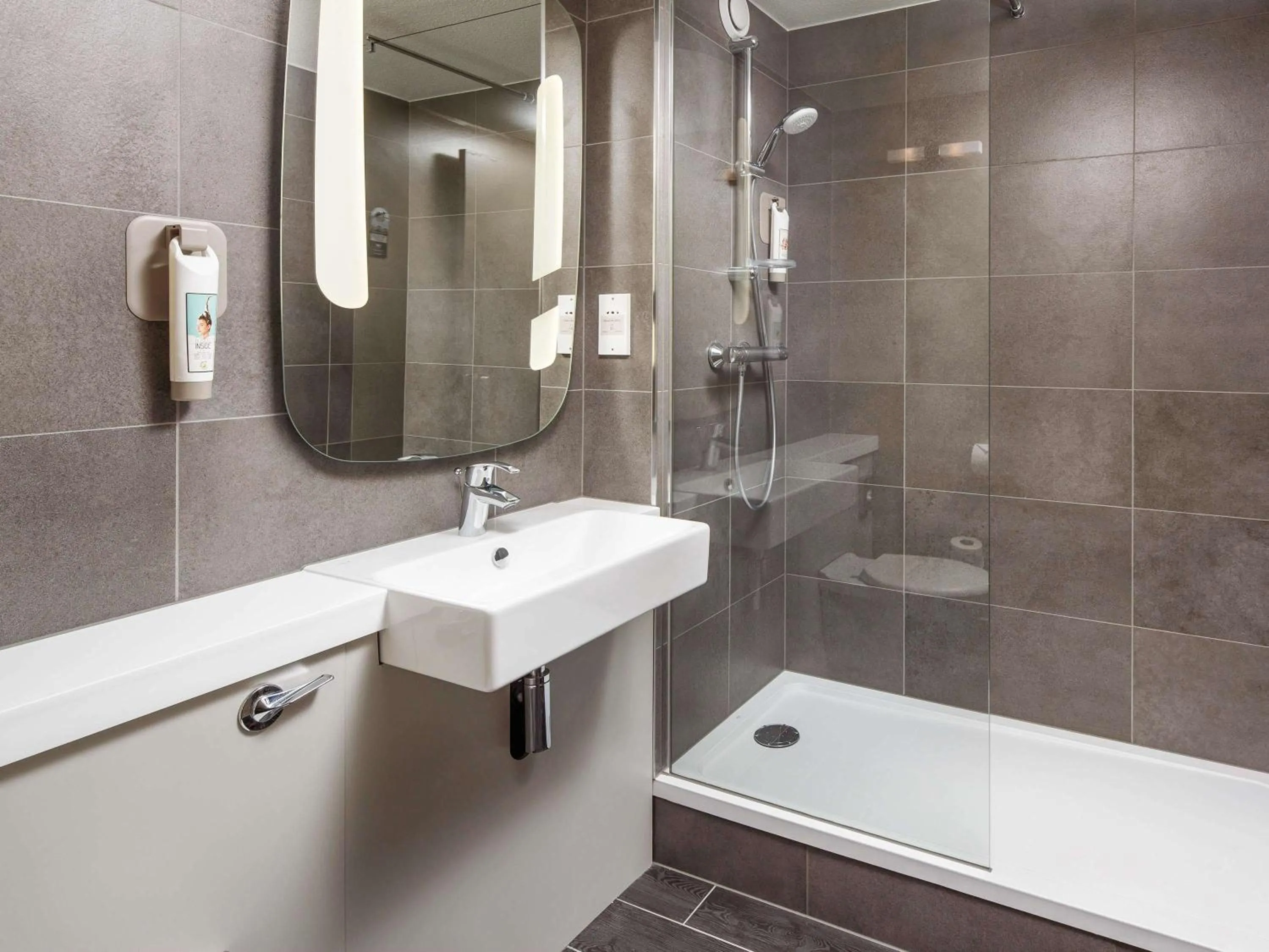 Photo of the whole room, Bathroom in ibis Birmingham Centre Irving Street