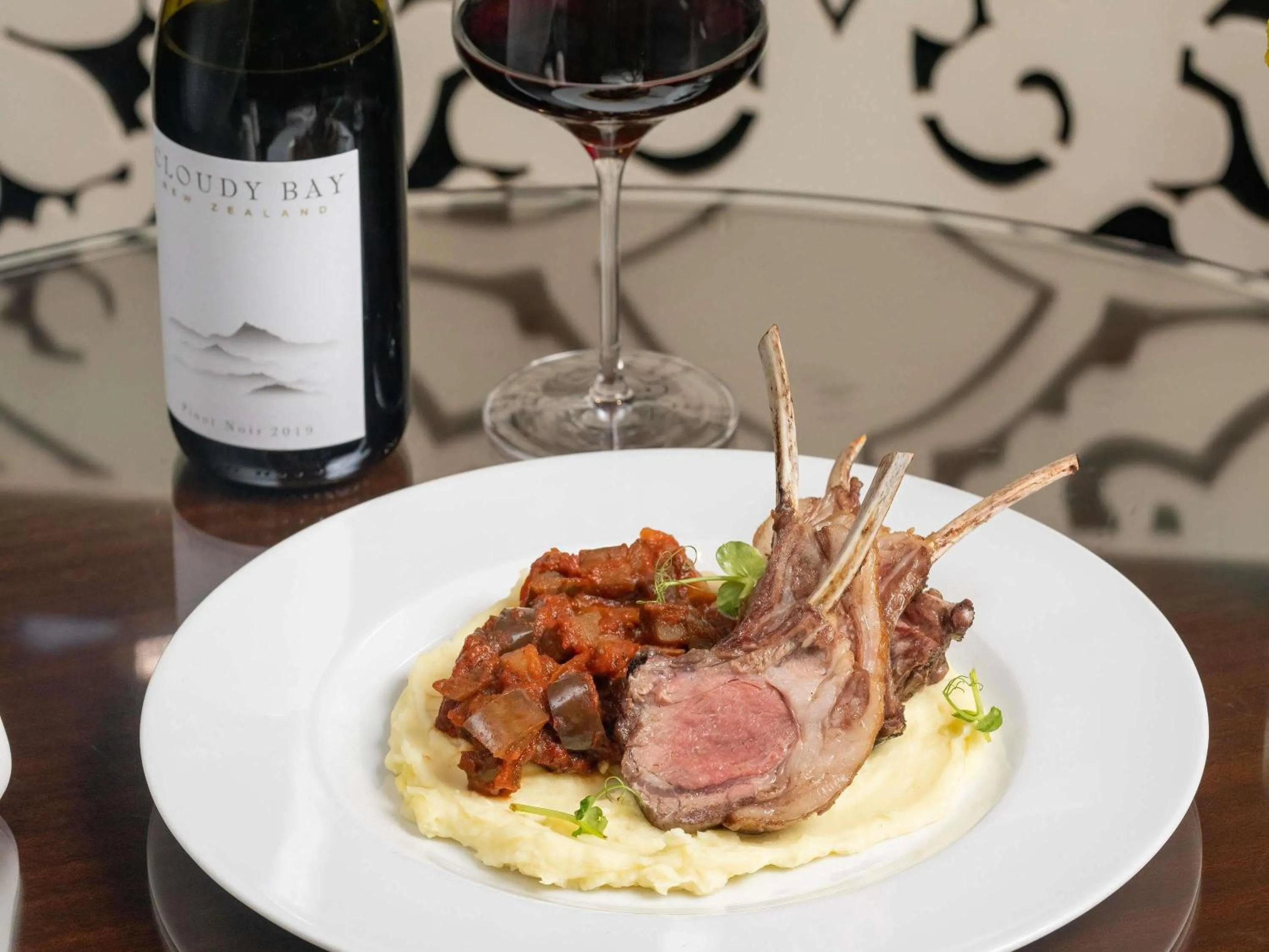 Lounge or bar in Fairmont Makati