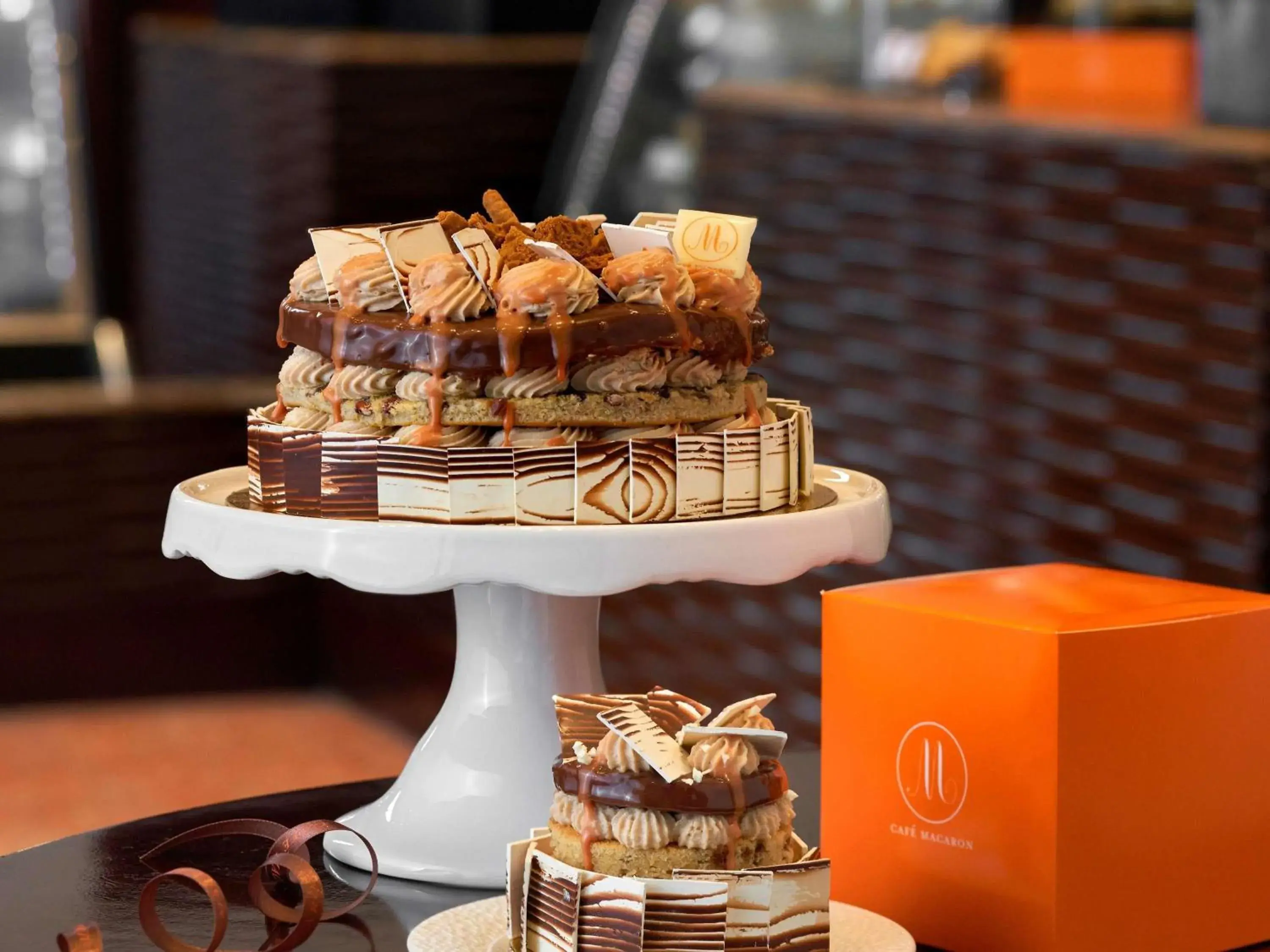 Restaurant/places to eat in Raffles Makati Restaurant/places to eat in Raffles Makati