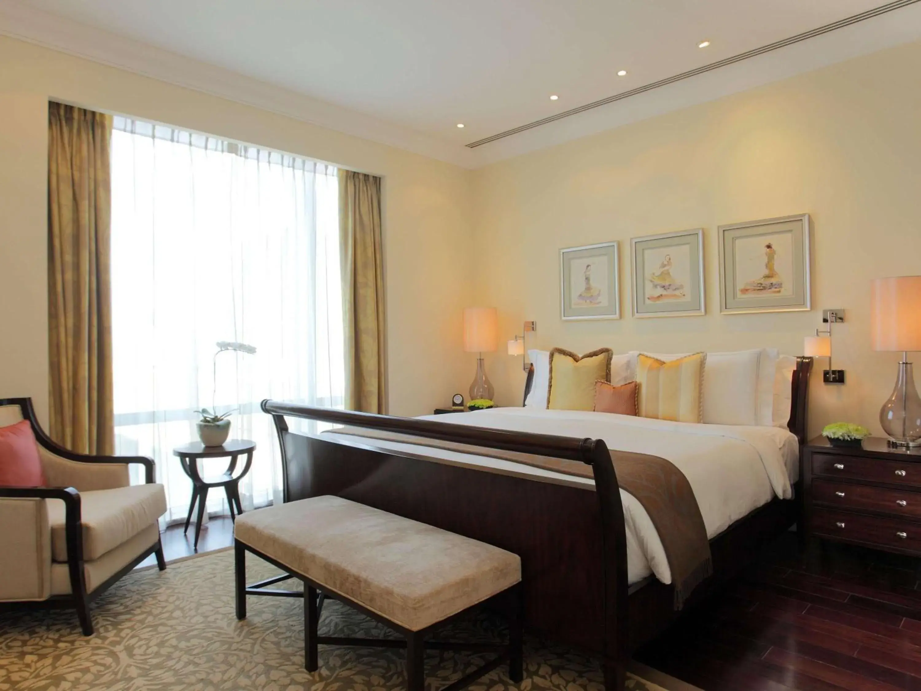 Photo of the whole room, Bed in Raffles Makati Photo of the whole room, Bed in Raffles Makati
