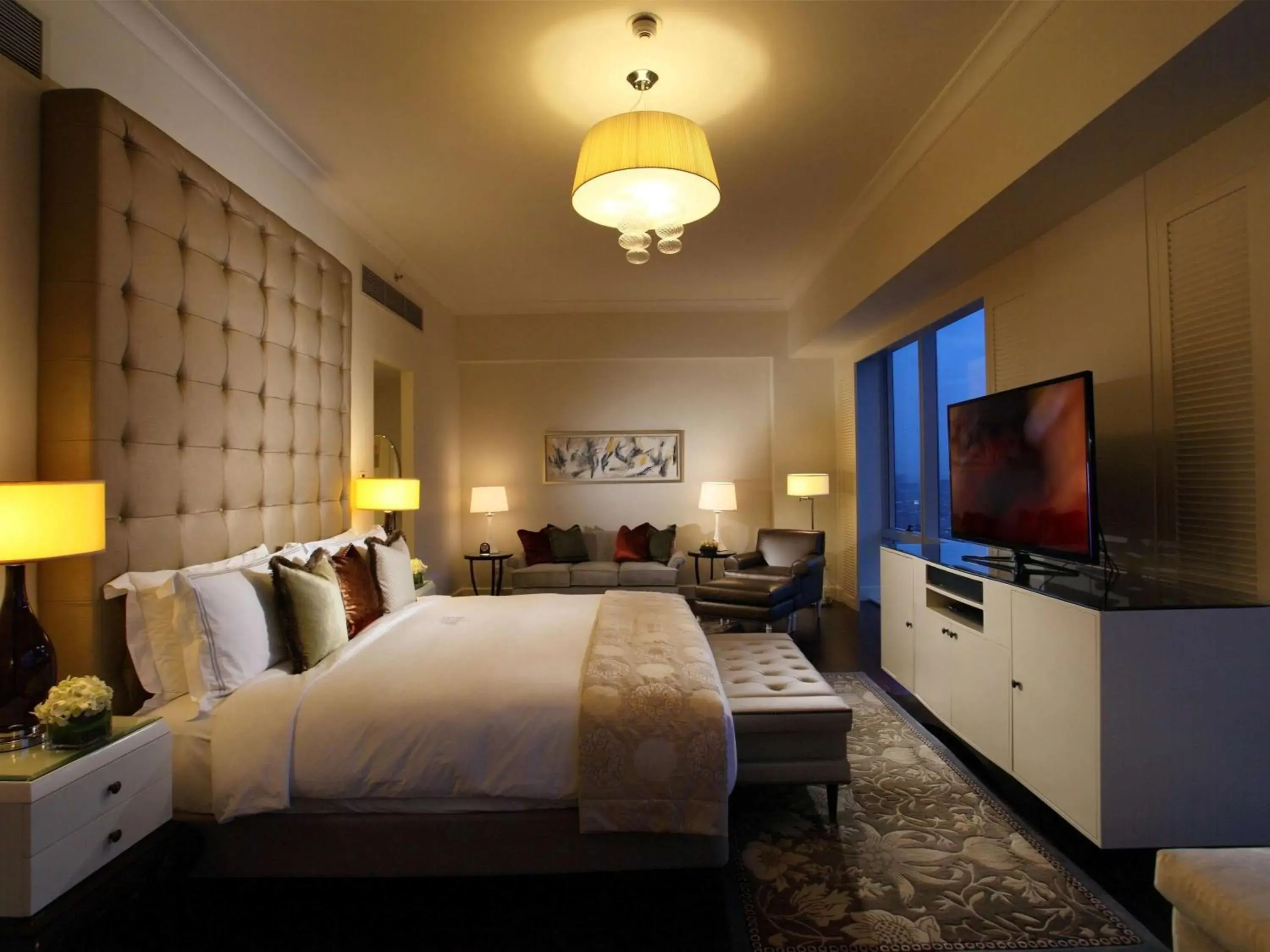 Photo of the whole room, Bed in Raffles Makati Photo of the whole room, Bed in Raffles Makati