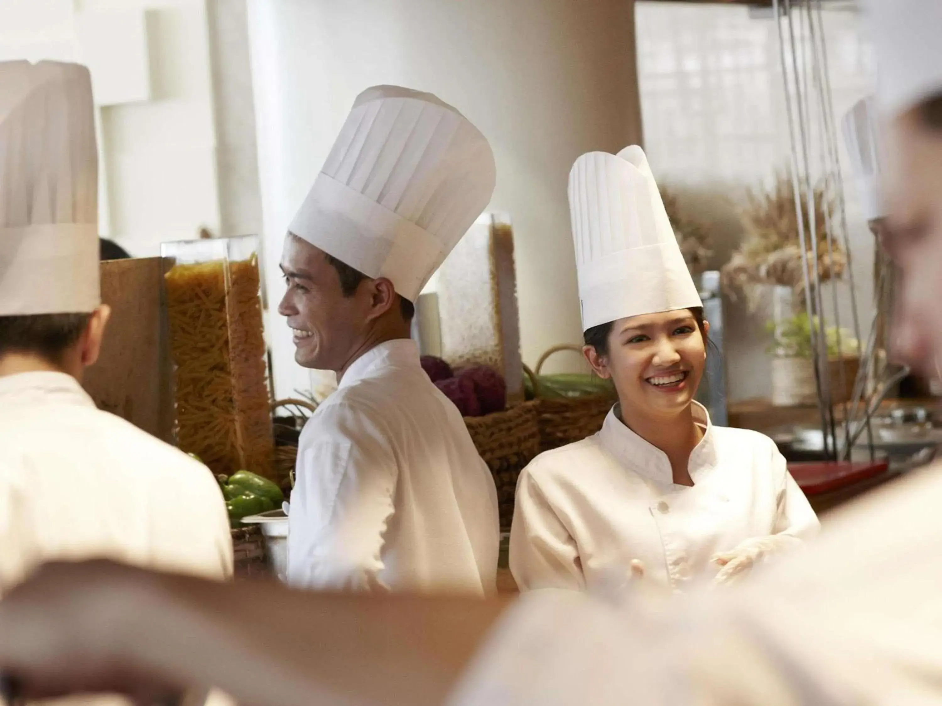 Restaurant/places to eat in Raffles Makati Restaurant/places to eat in Raffles Makati