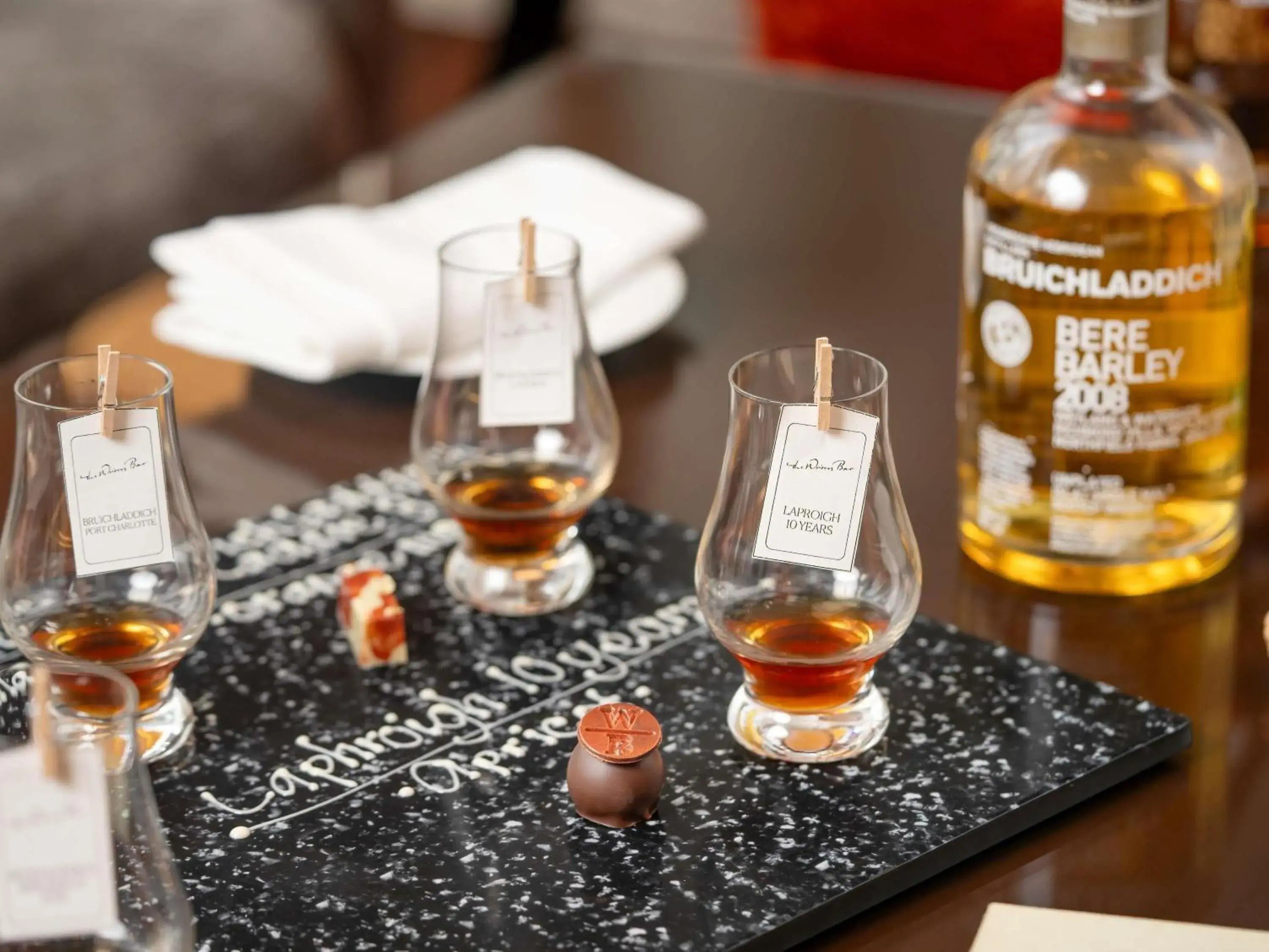 Restaurant/places to eat in Raffles Makati Restaurant/places to eat in Raffles Makati