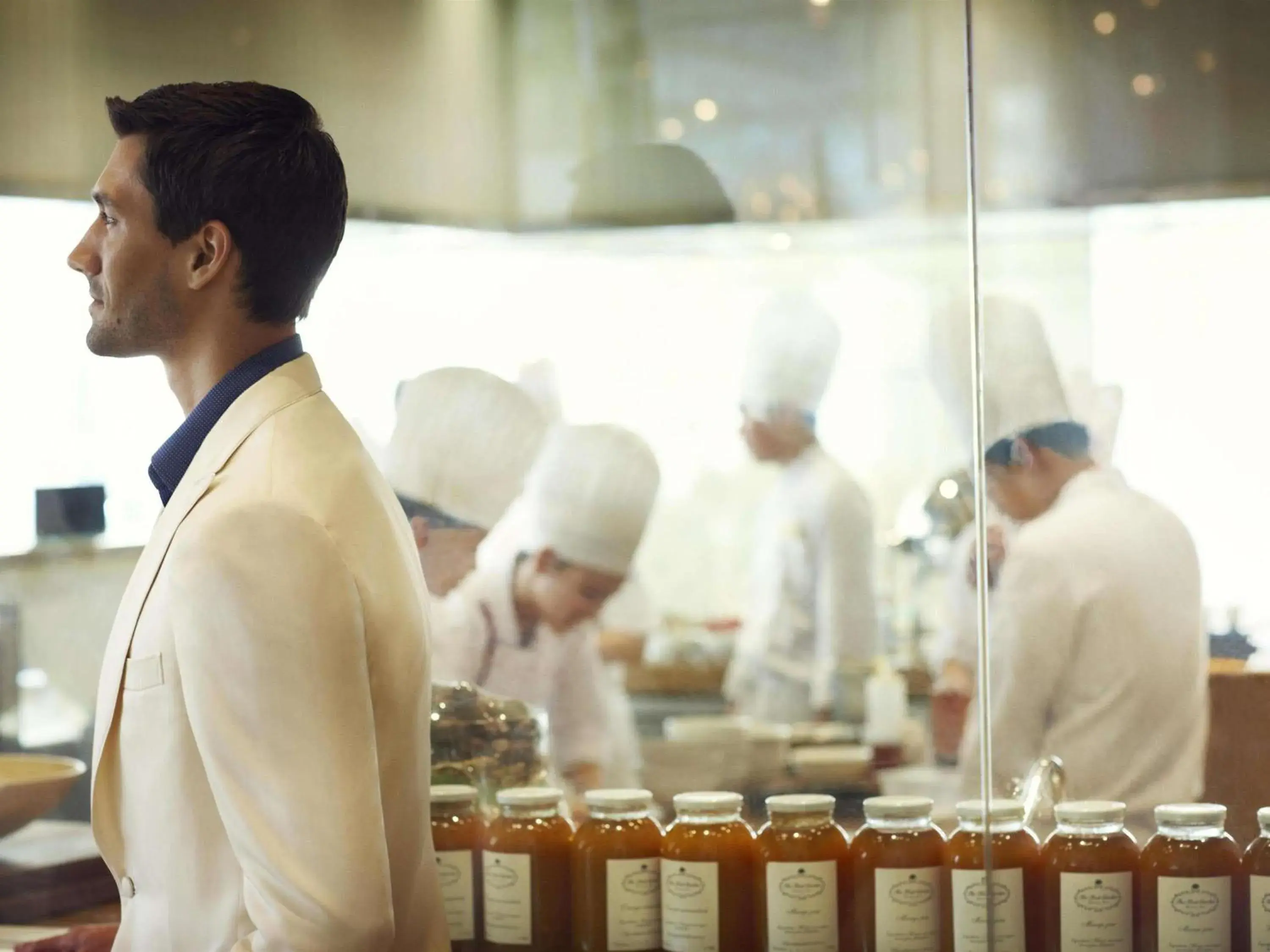 Restaurant/places to eat in Raffles Makati Restaurant/places to eat in Raffles Makati