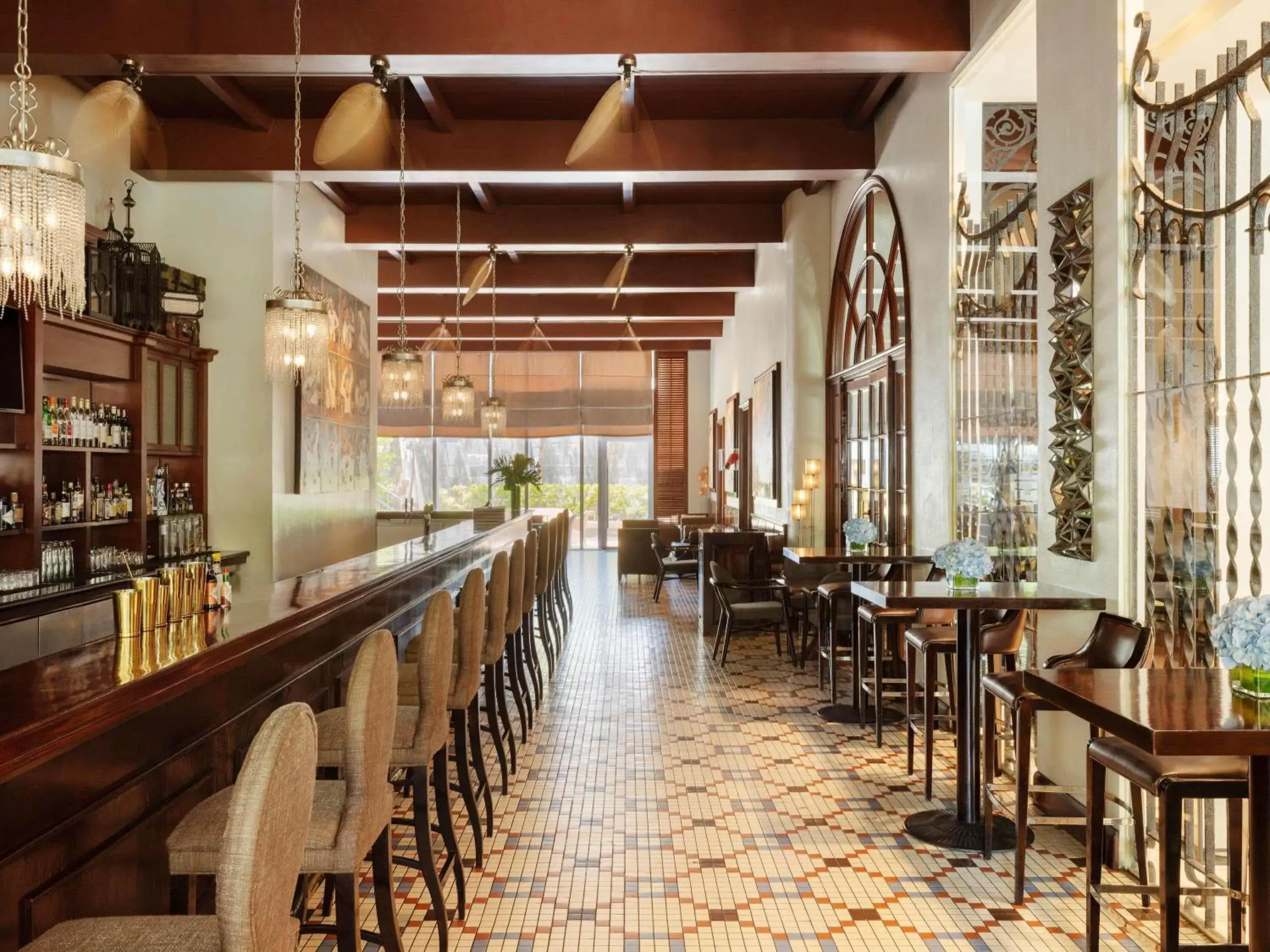 Lounge or bar in Raffles Makati Lounge or bar in Raffles Makati