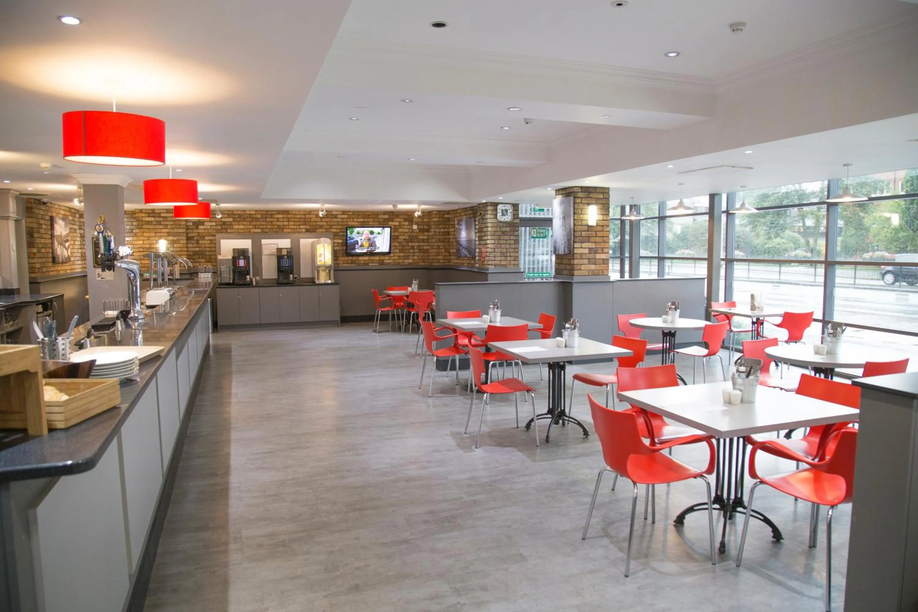 Restaurant/places to eat in ibis Hull City Centre