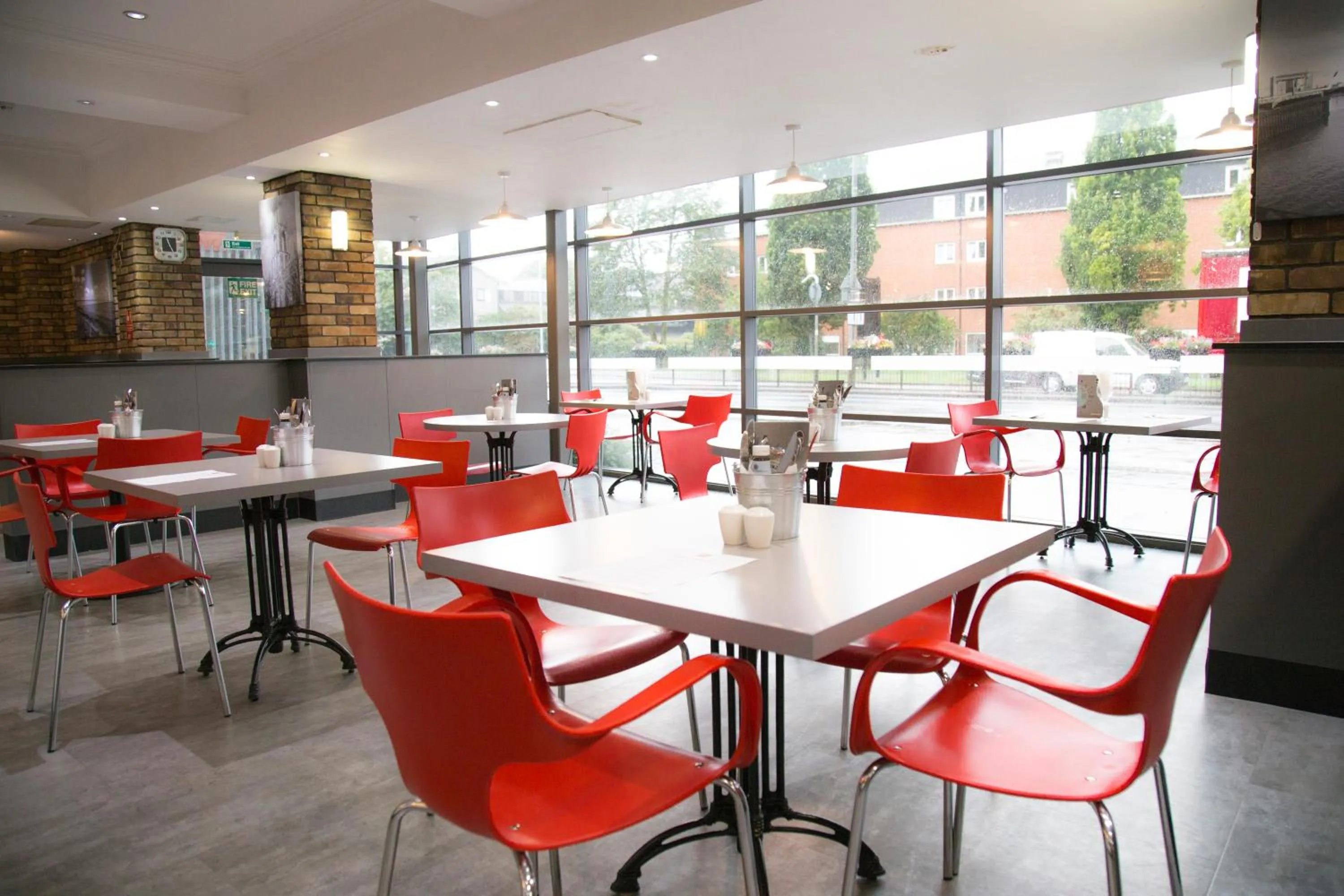 Restaurant/places to eat in ibis Hull City Centre