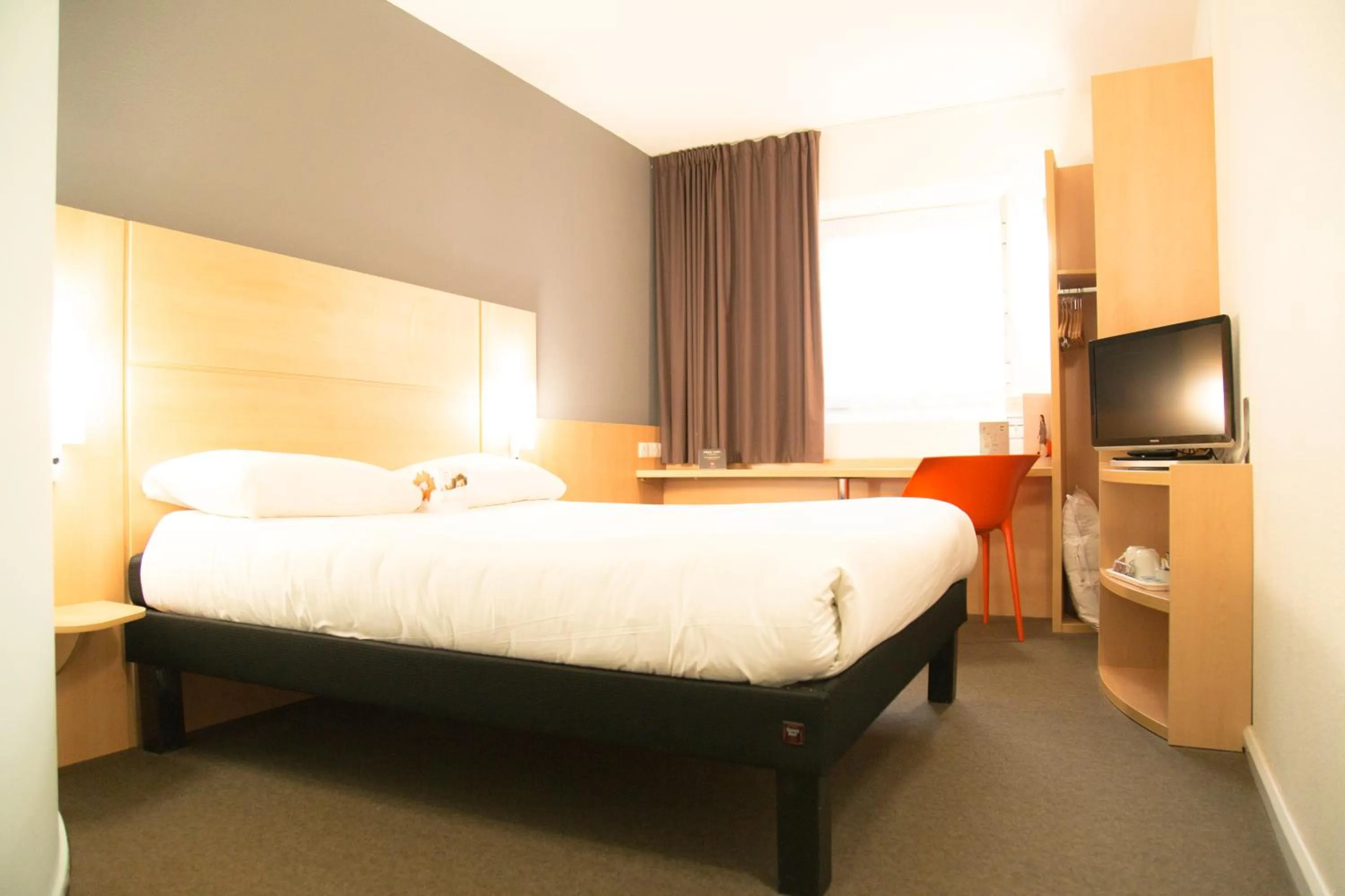 Bedroom, Bed in ibis Hull City Centre