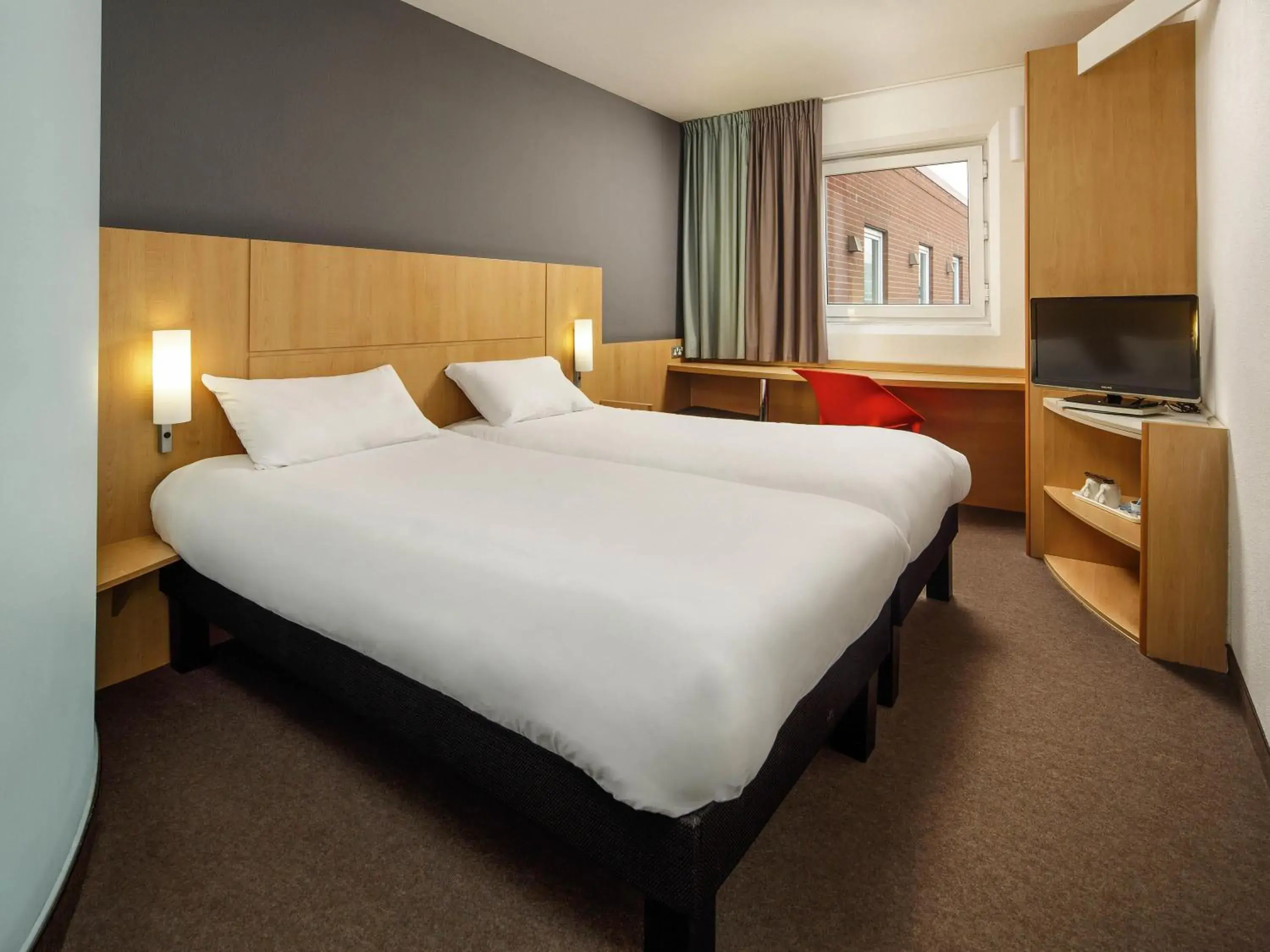 Bedroom, Bed in ibis Hull City Centre Bedroom, Bed in ibis Hull City Centre