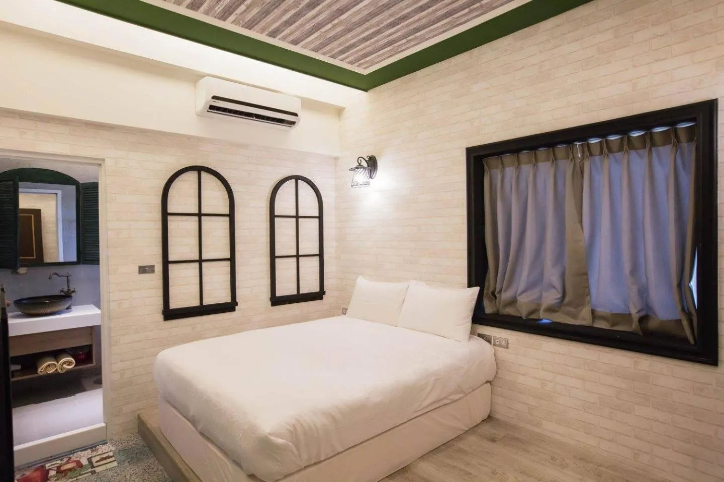 Bed in Liuqiu Antique Tea House
