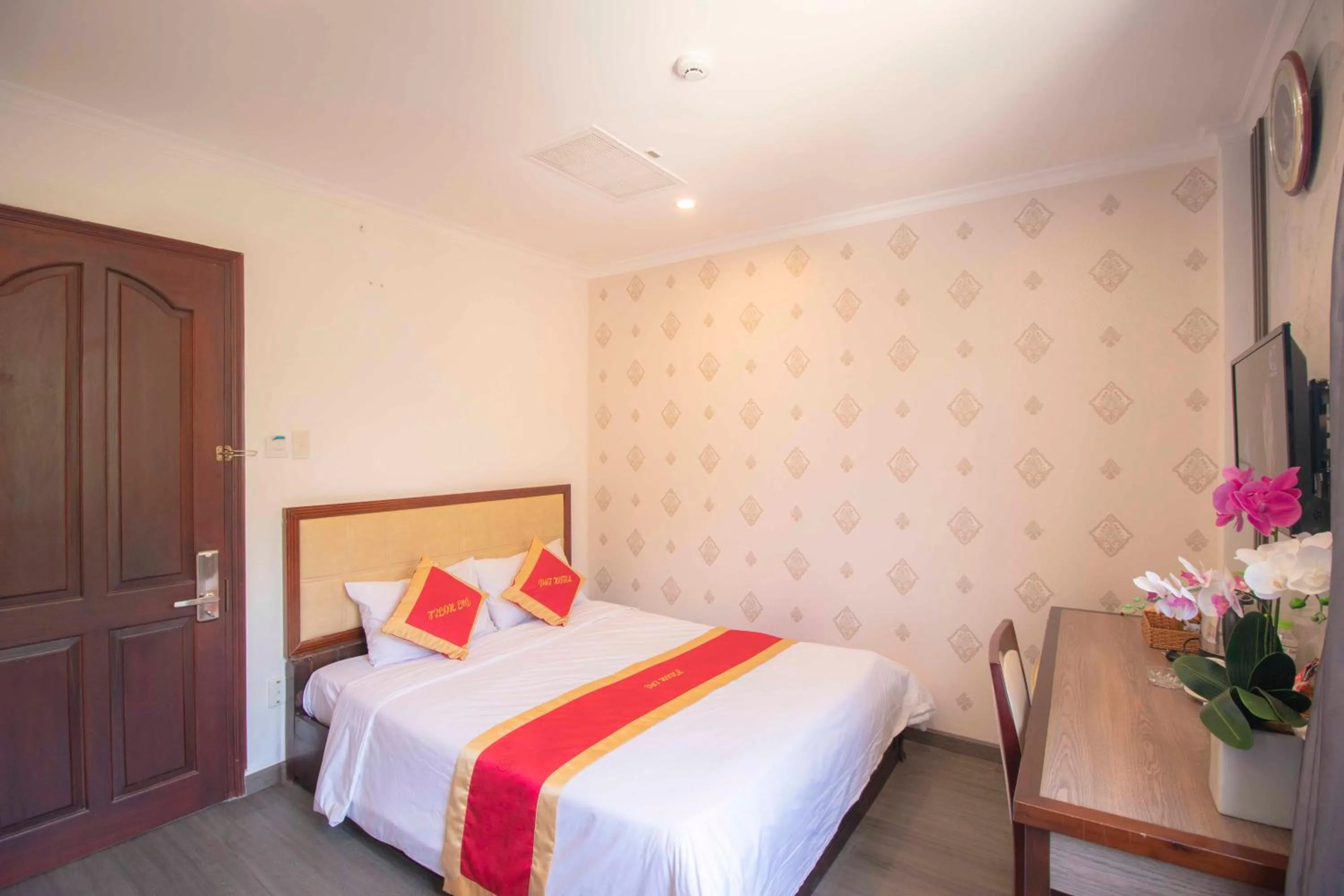 Bedroom, Bed in Vung Tau P&T Hotel