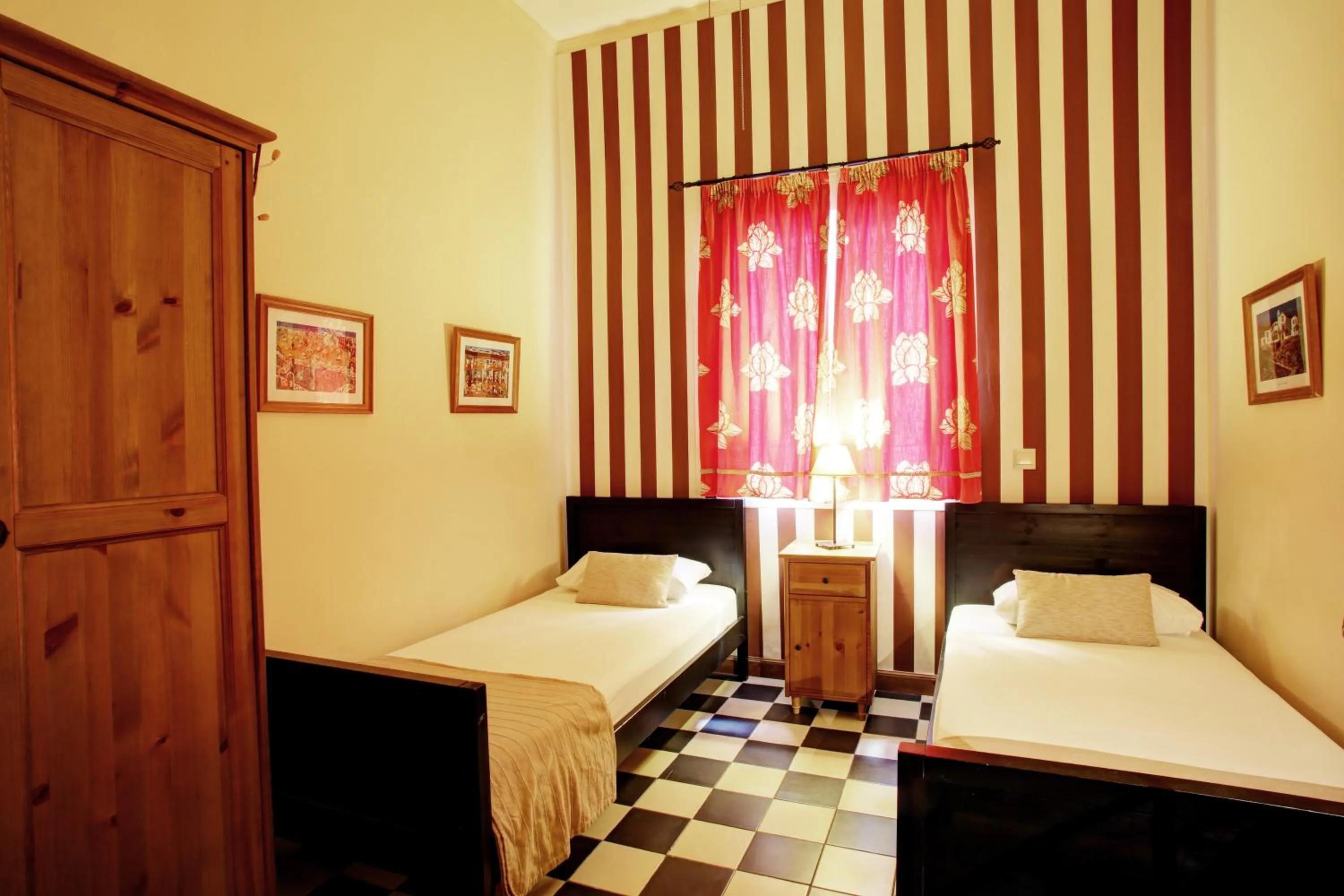 Bedroom, Bed in Málaga Lodge Guesthouse