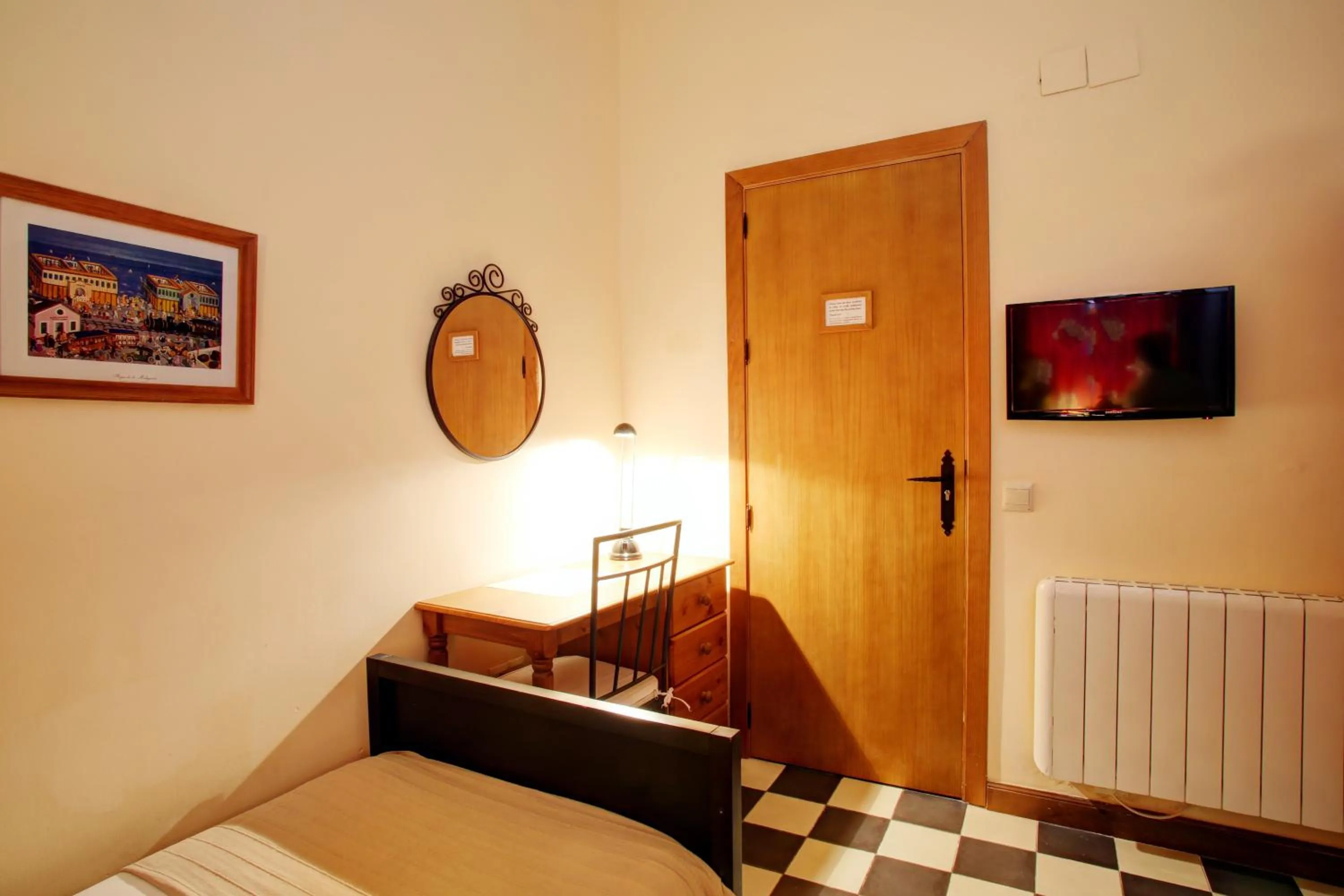 Bedroom, Bed in Málaga Lodge Guesthouse