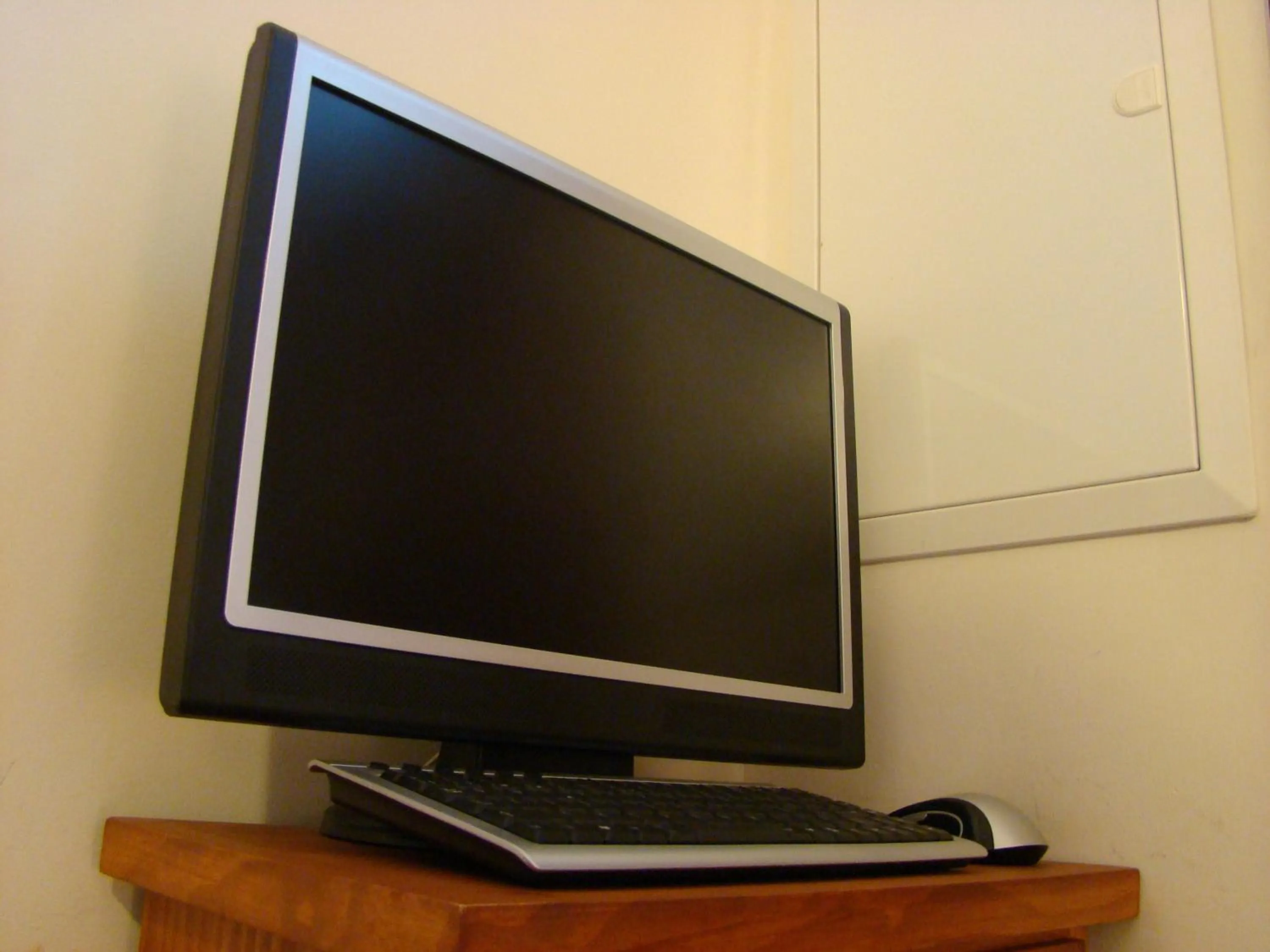 TV and multimedia in Málaga Lodge Guesthouse