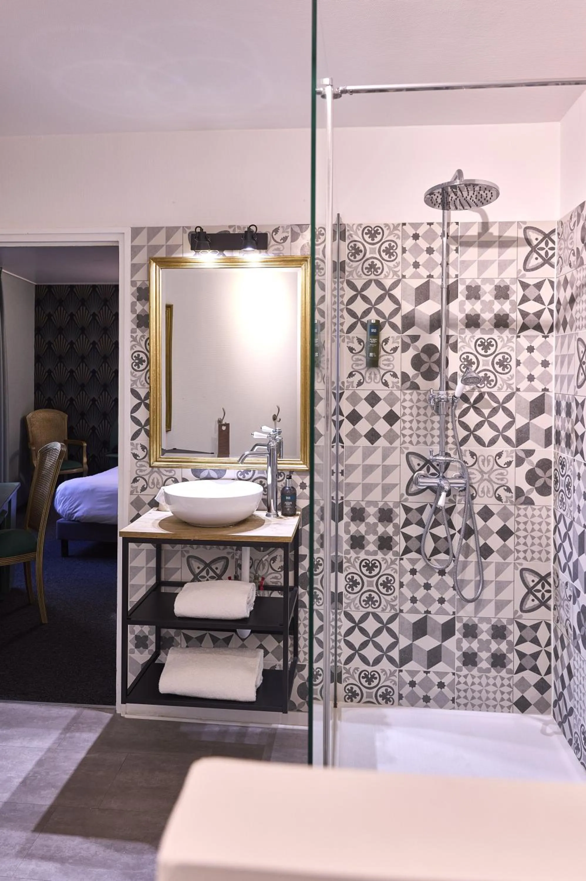 Shower in La Flambée