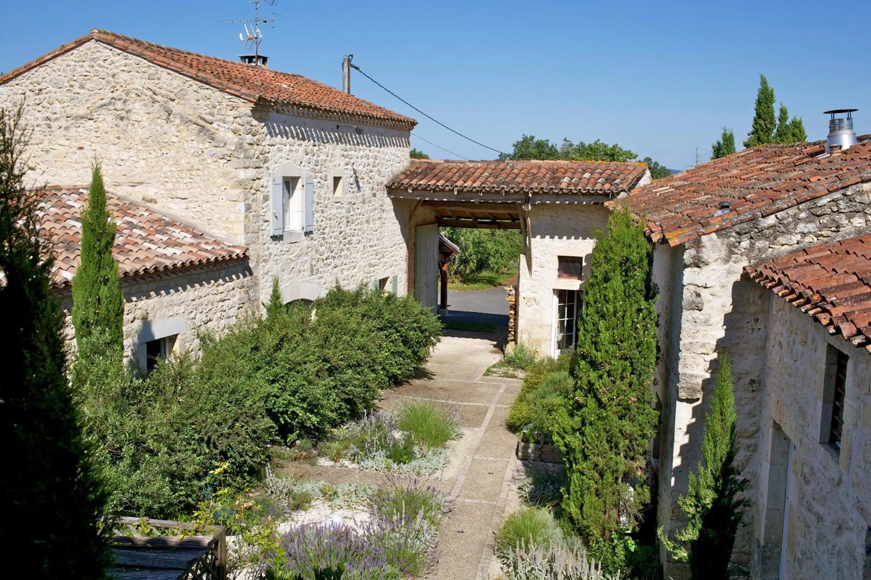 Facade/entrance in gîte le cayrols