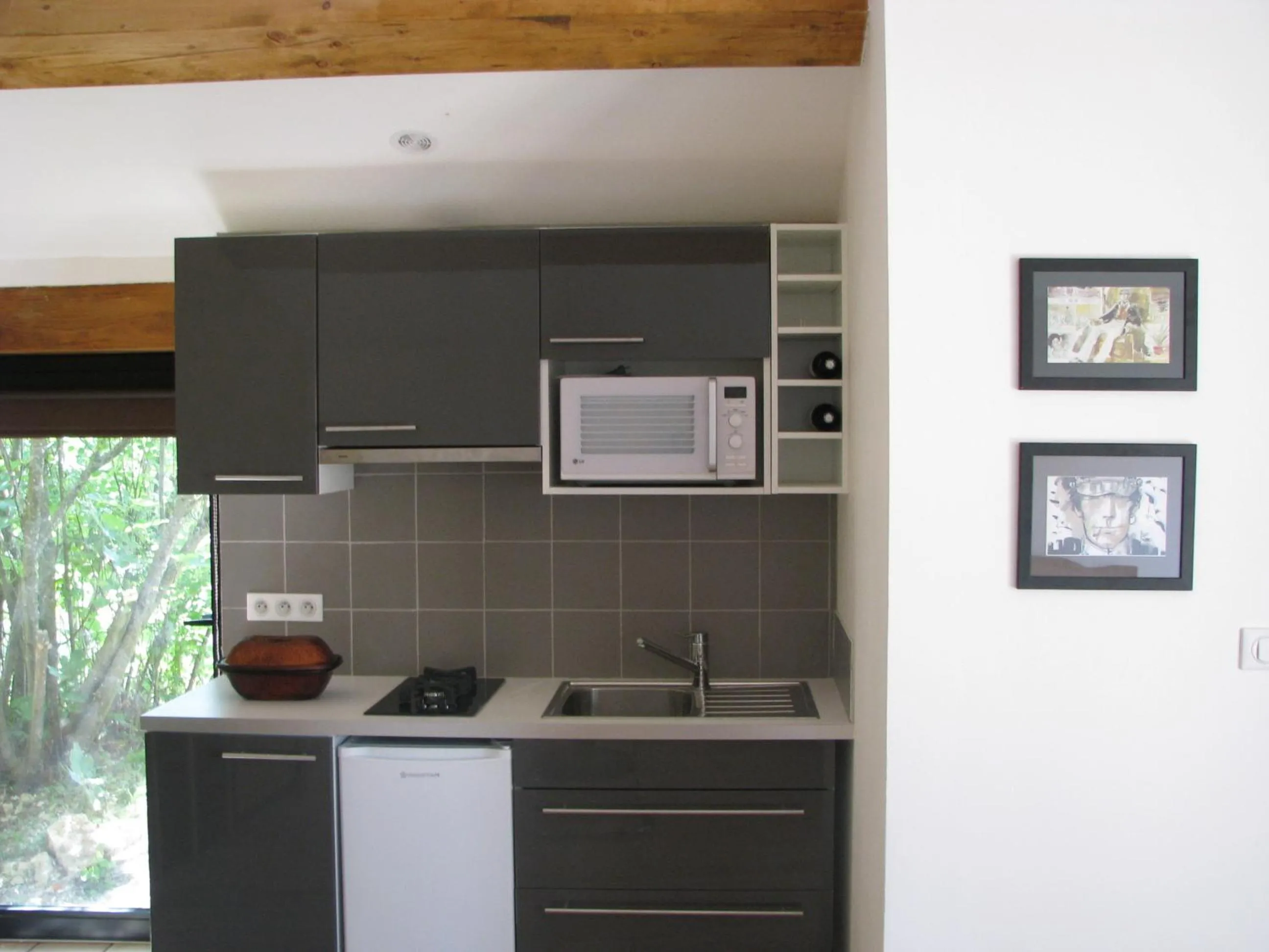 Kitchen or kitchenette in gîte le cayrols