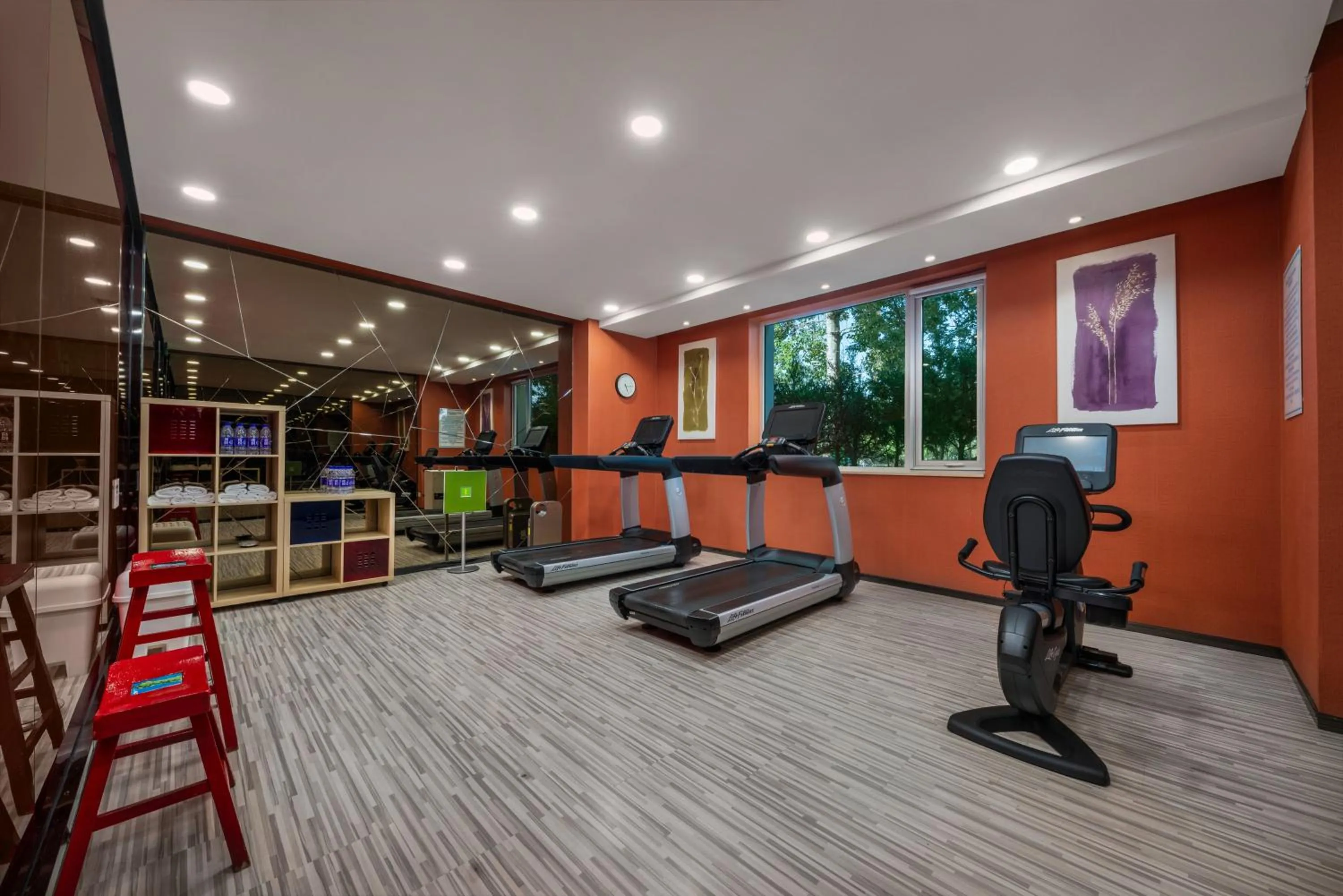 Fitness centre/facilities in Holiday Inn Express Shangdi Beijing by IHG l Next to Yuanmingyuan Park & Subway & Qinghe Railway Station & Beijing Sport University l Taxi 15 Minutes to Summer Palace & Peking University & Tsinghua University l 20 Minutes to Badaling Great Wall by Railway