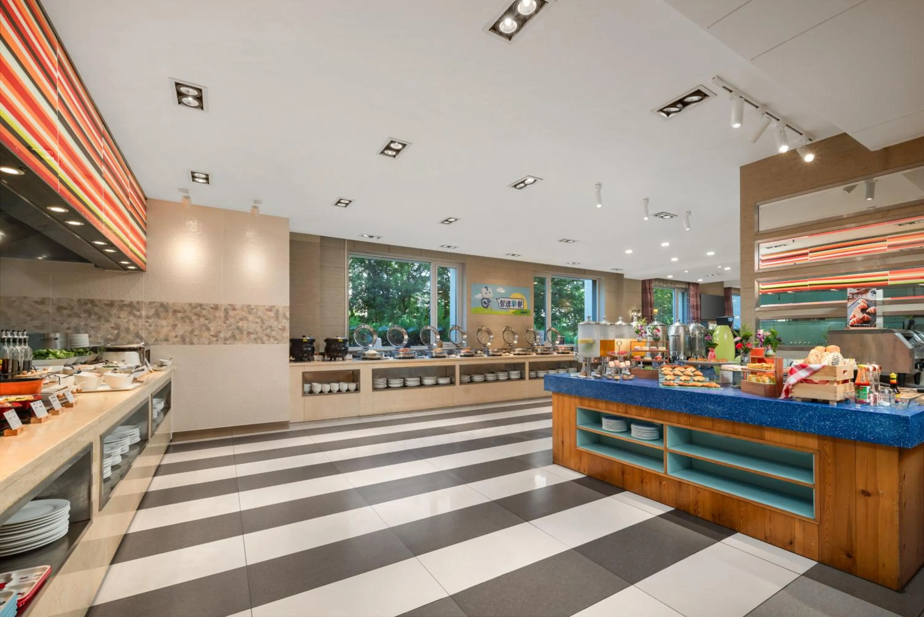 Breakfast in Holiday Inn Express Shangdi Beijing by IHG l Next to Yuanmingyuan Park & Subway & Qinghe Railway Station & Beijing Sport University l Taxi 15 Minutes to Summer Palace & Peking University & Tsinghua University l 20 Minutes to Badaling Great Wall by Railway