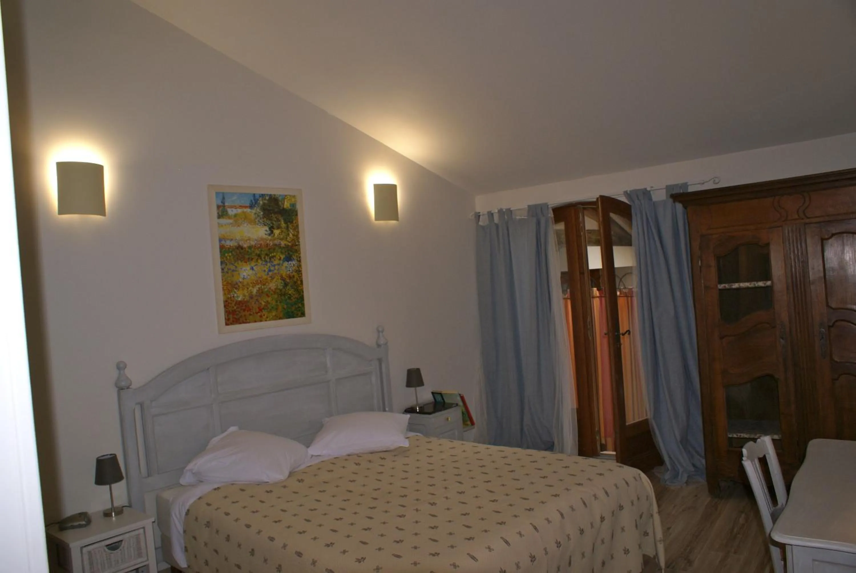 Photo of the whole room in Mas Tolosan