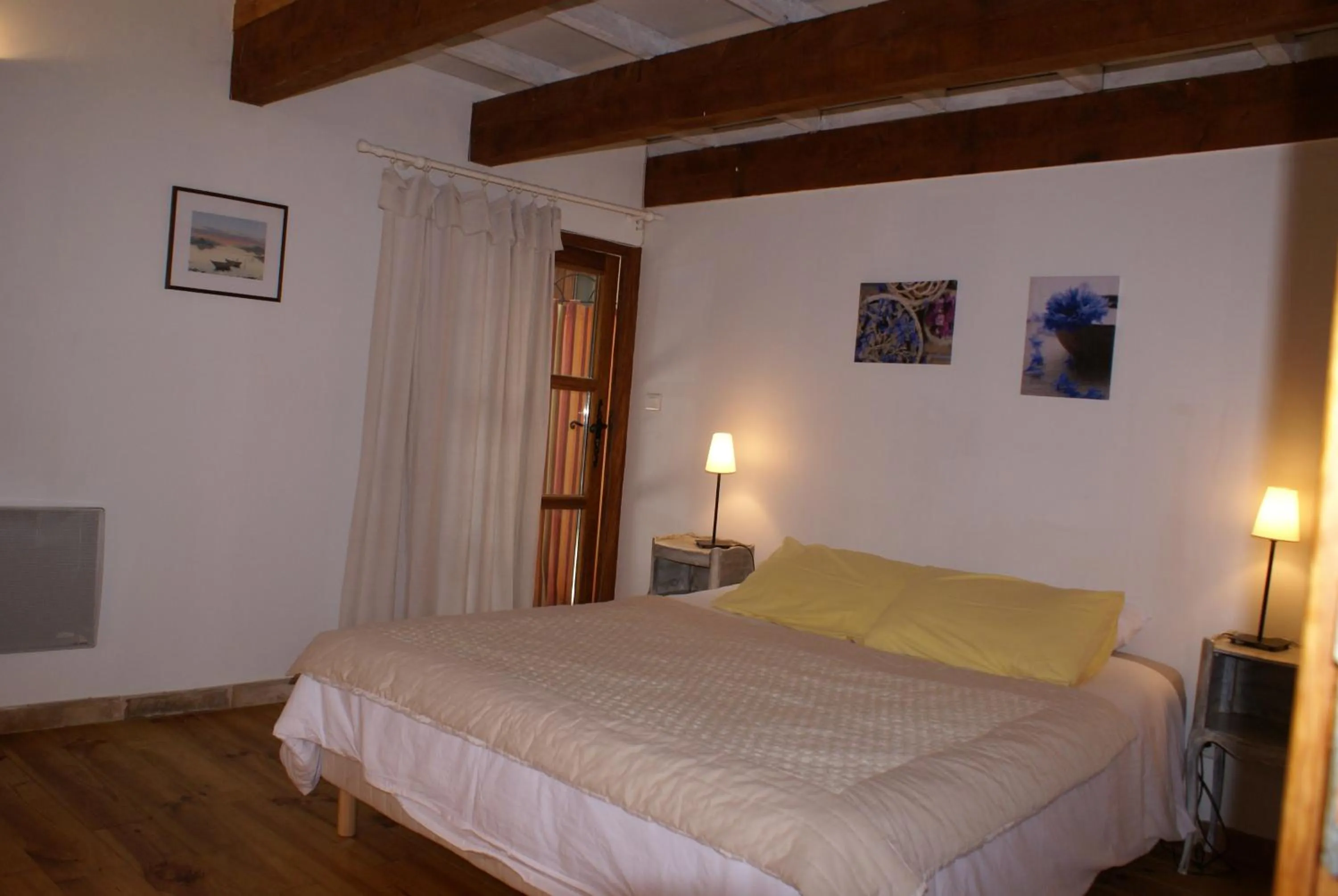 Photo of the whole room in Mas Tolosan