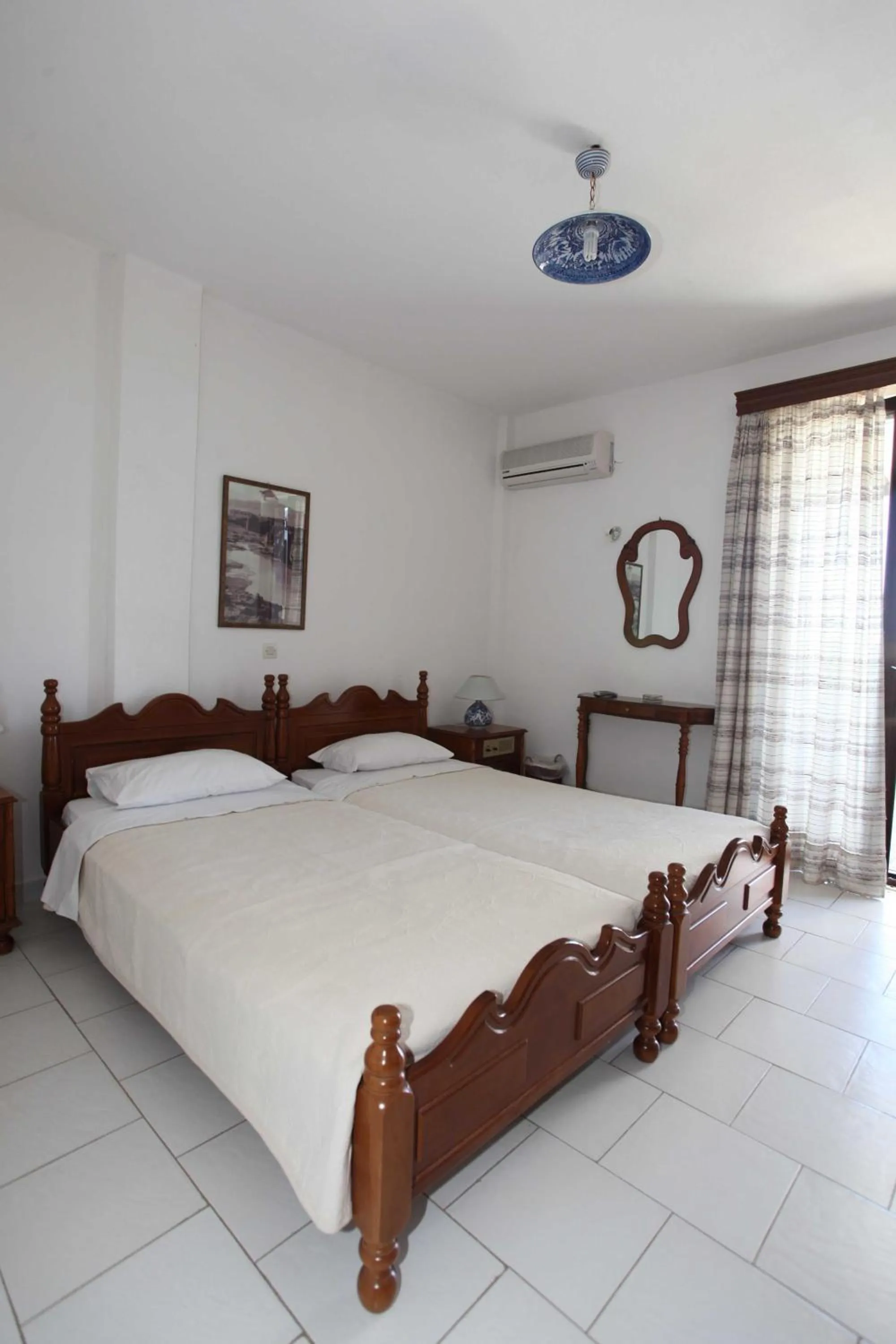 Day, Bed in Hotel Melikari