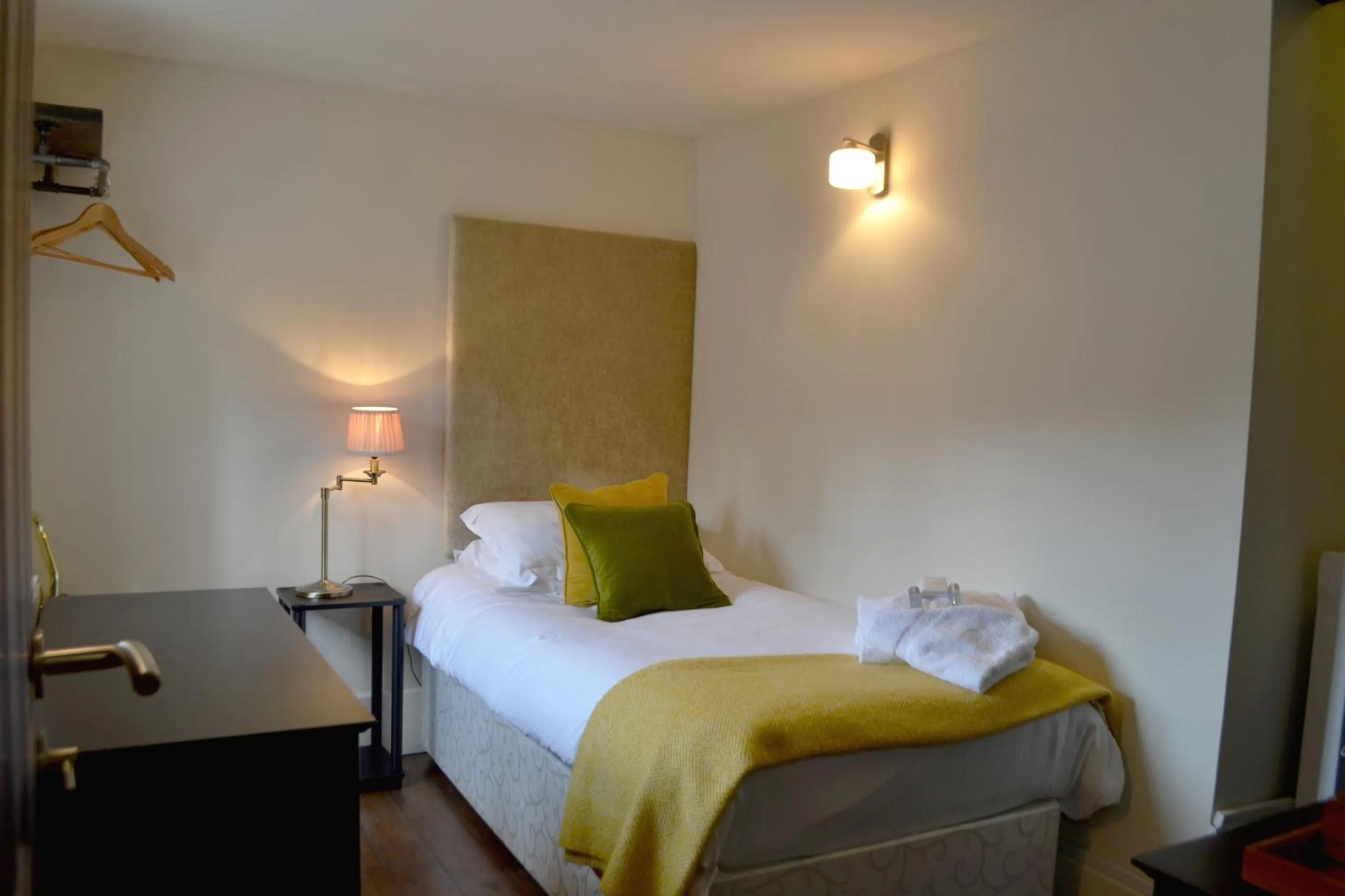 Bedroom, Bed in The Nags Head