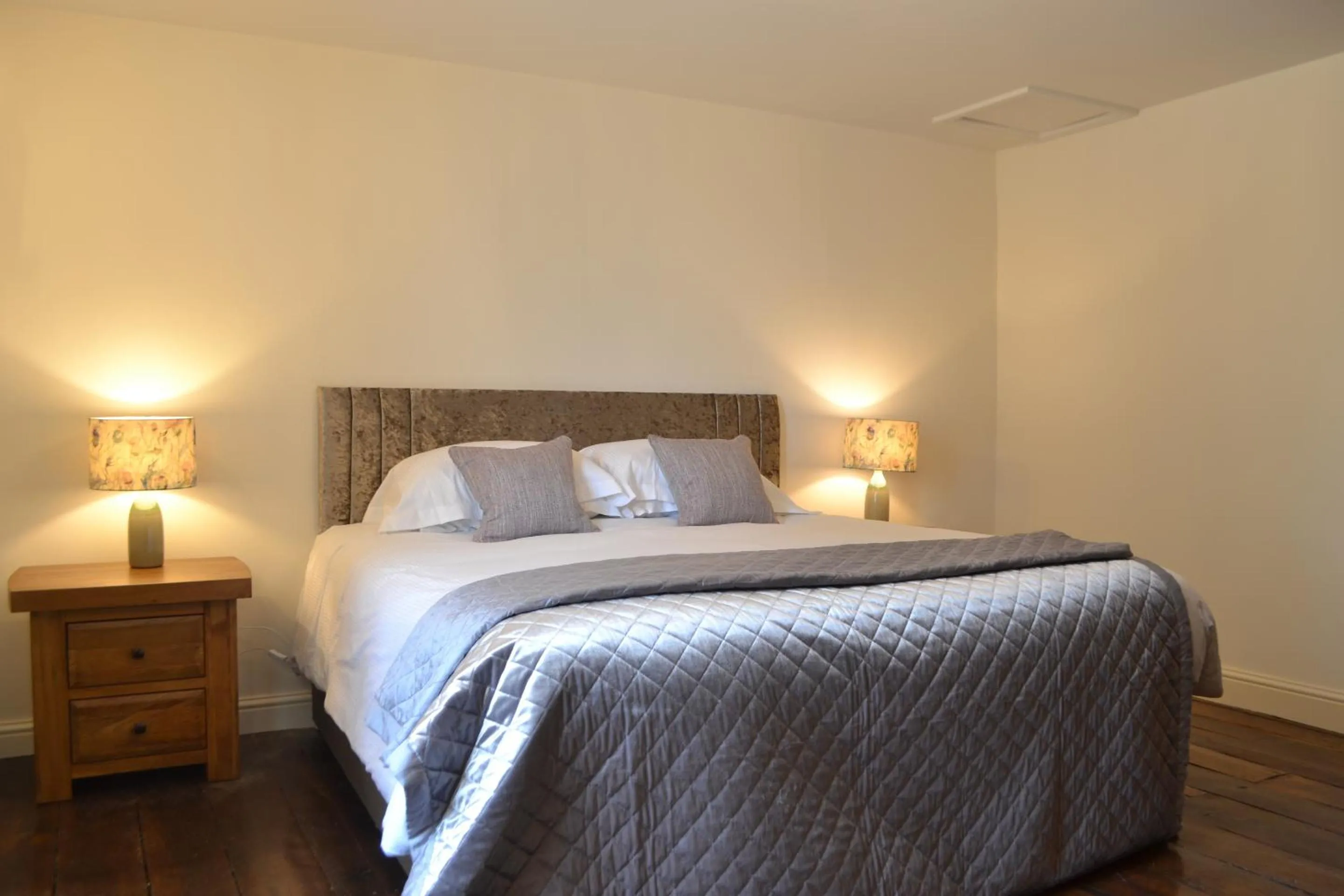 Bedroom, Bed in The Nags Head