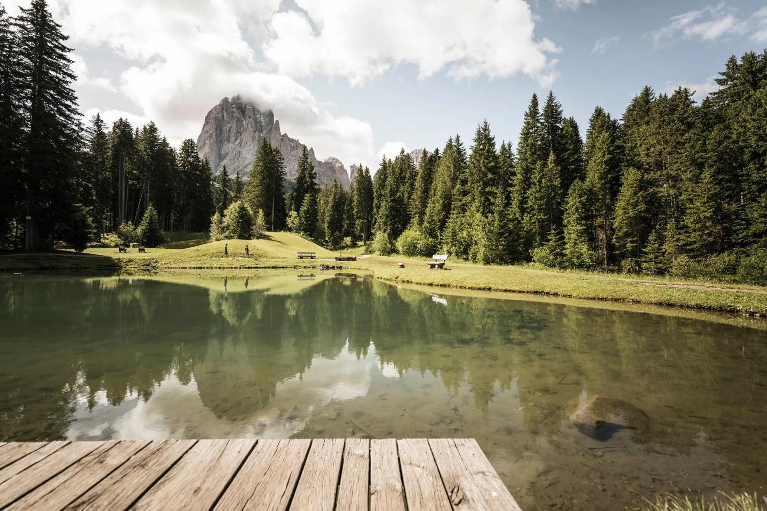 Hiking in Cendevaves Alpine Silence