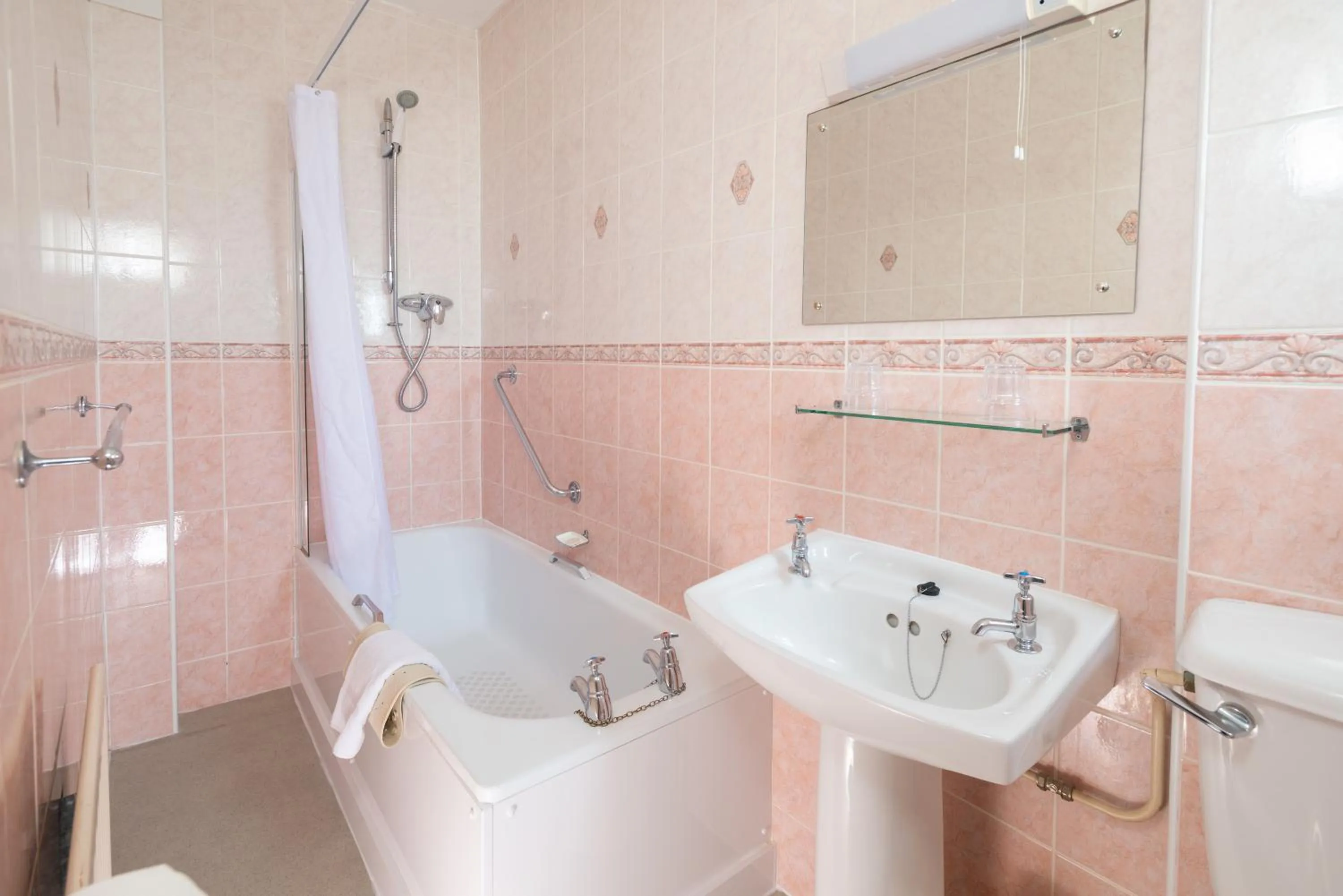 Bathroom in The Crown Hotel