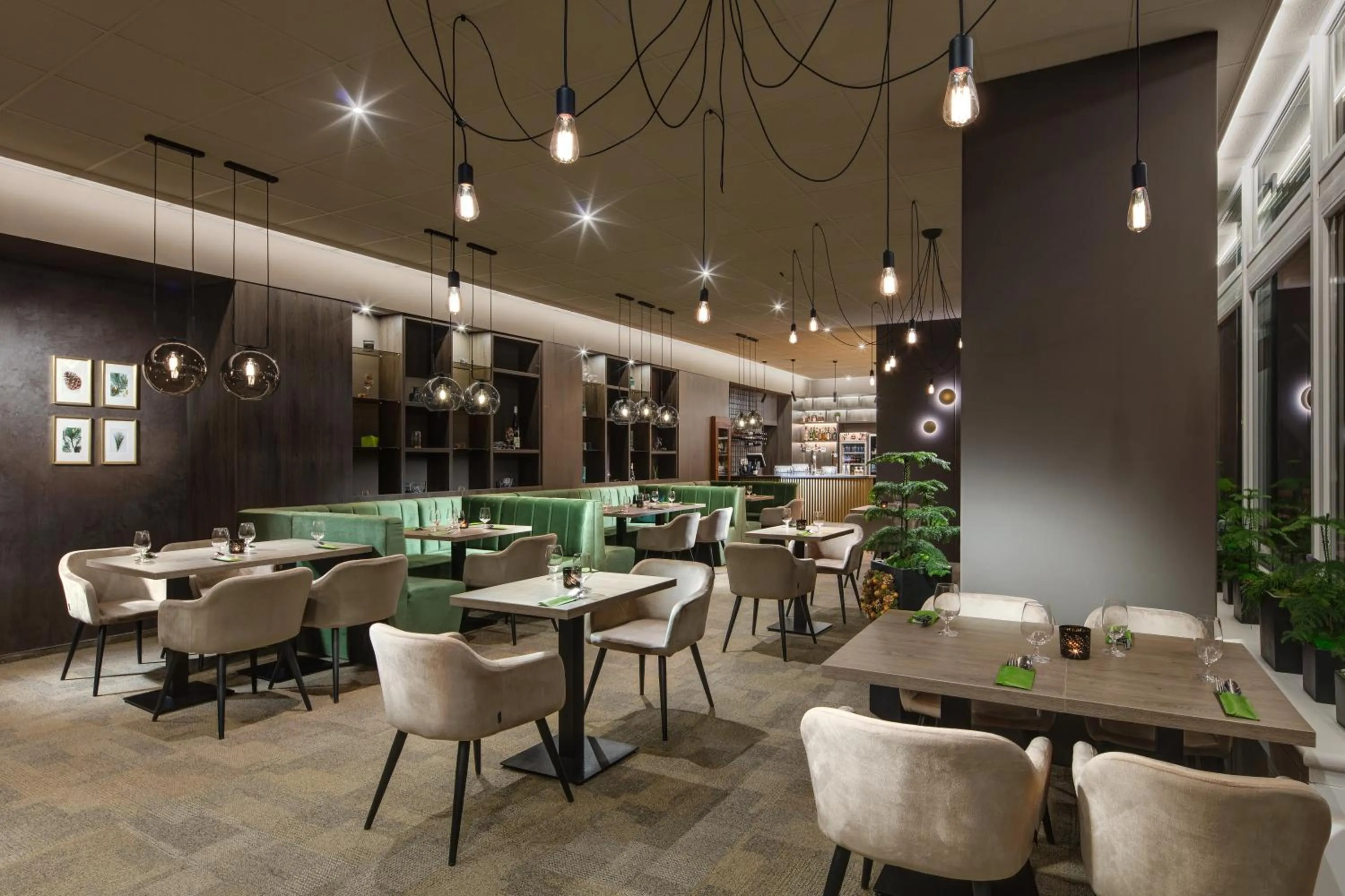 Restaurant/places to eat in Pinia Hotel & Resort