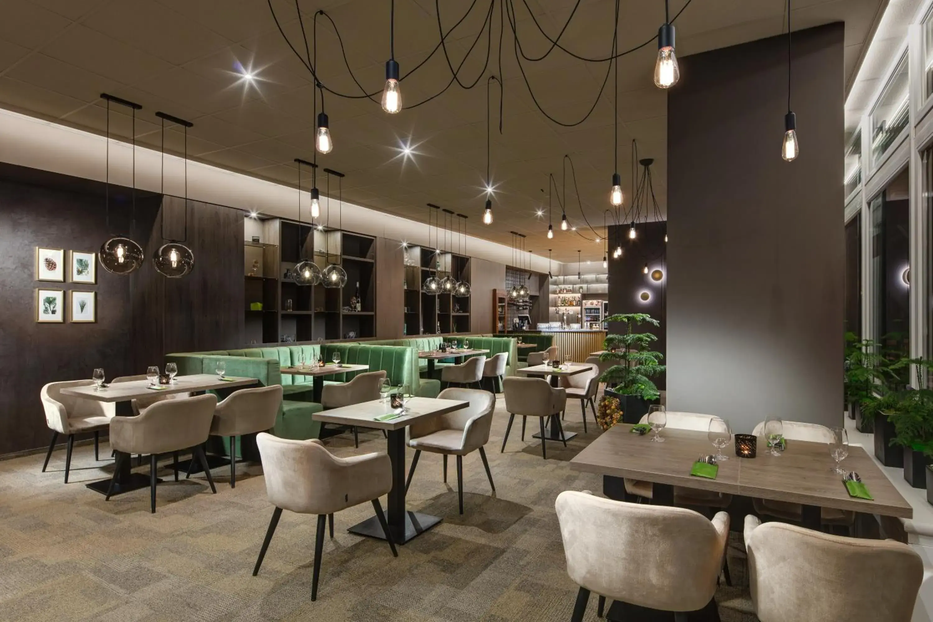 Restaurant/places to eat in Pinia Hotel & Resort Restaurant/places to eat in Pinia Hotel & Resort