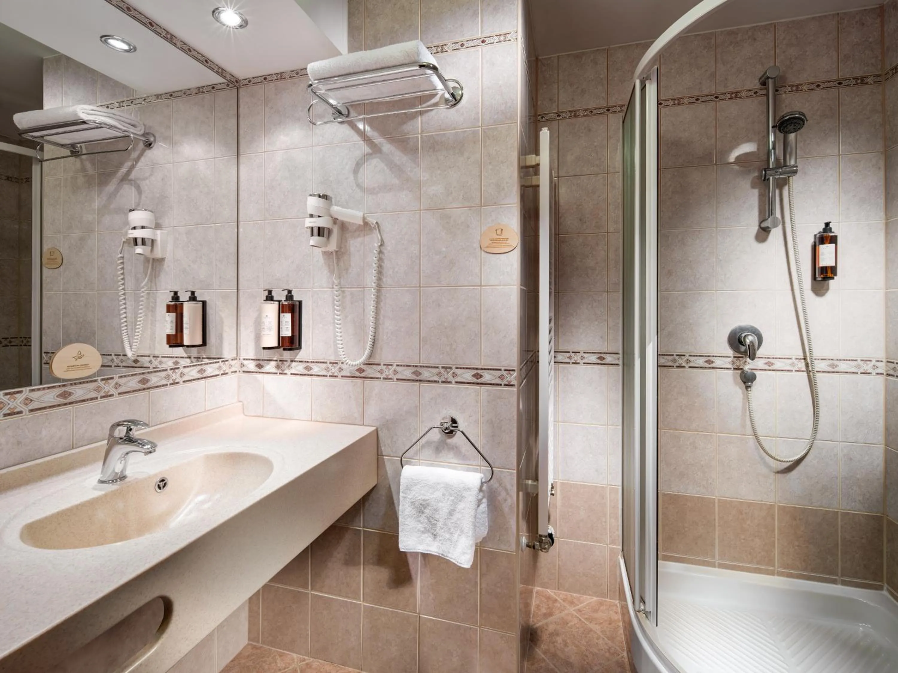 Shower in Pinia Hotel & Resort