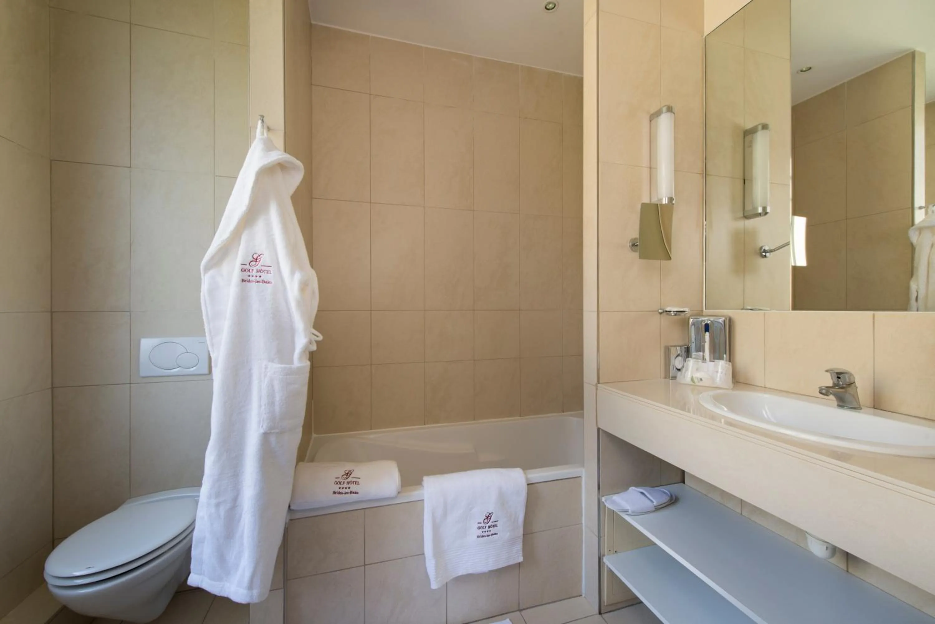 Bathroom in Golf Hôtel