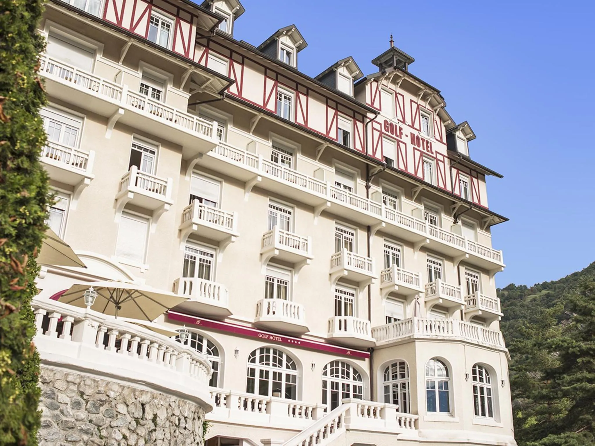 Facade/entrance in Golf Hôtel