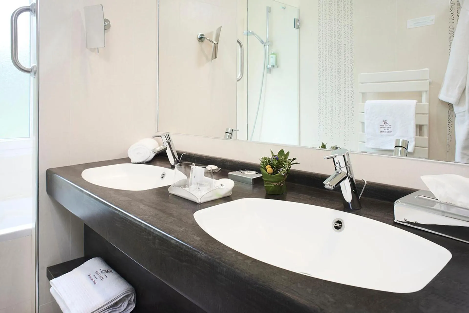 Bathroom in Golf Hôtel
