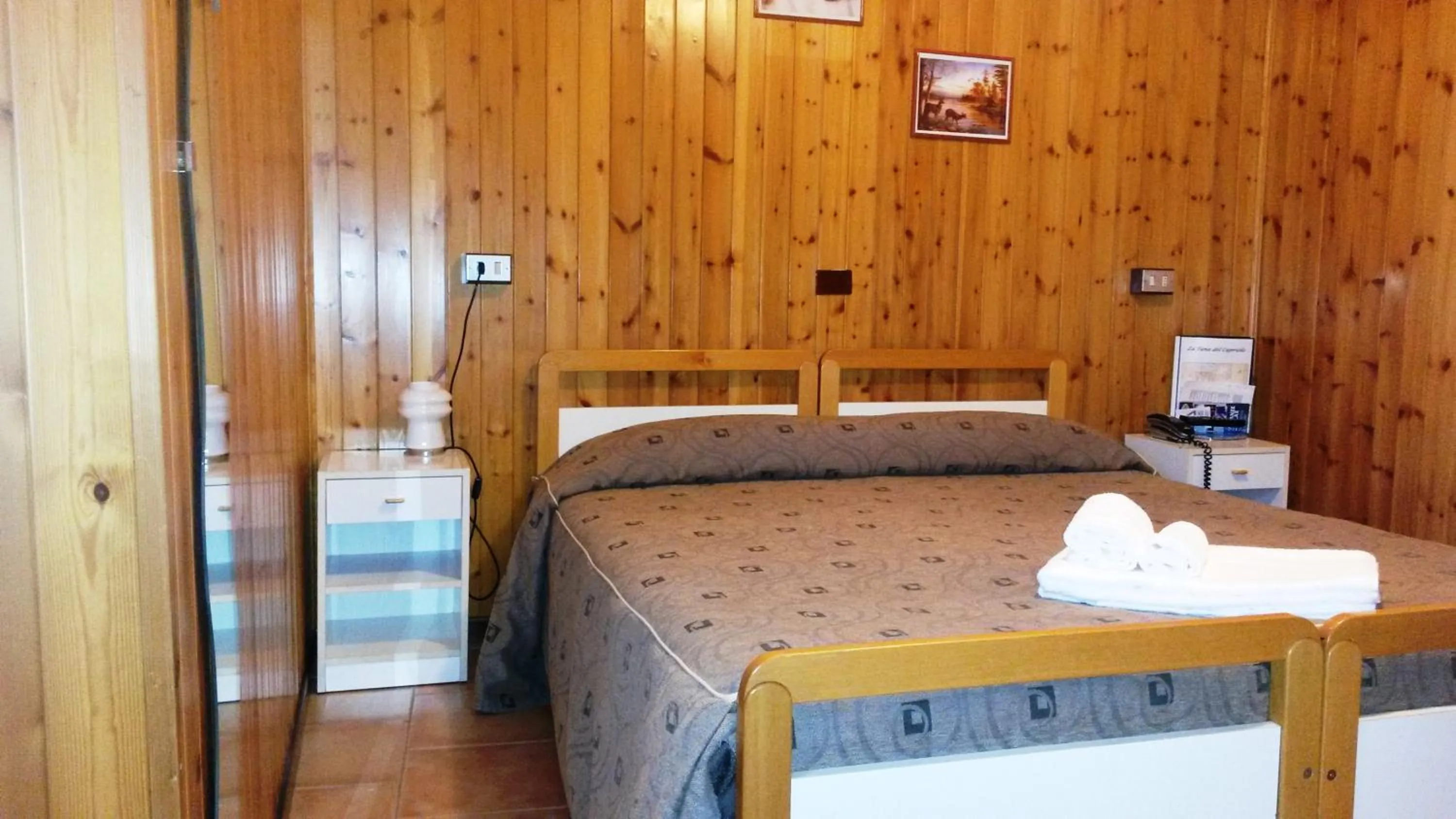 Shower, Bed in Hotel Capriolo