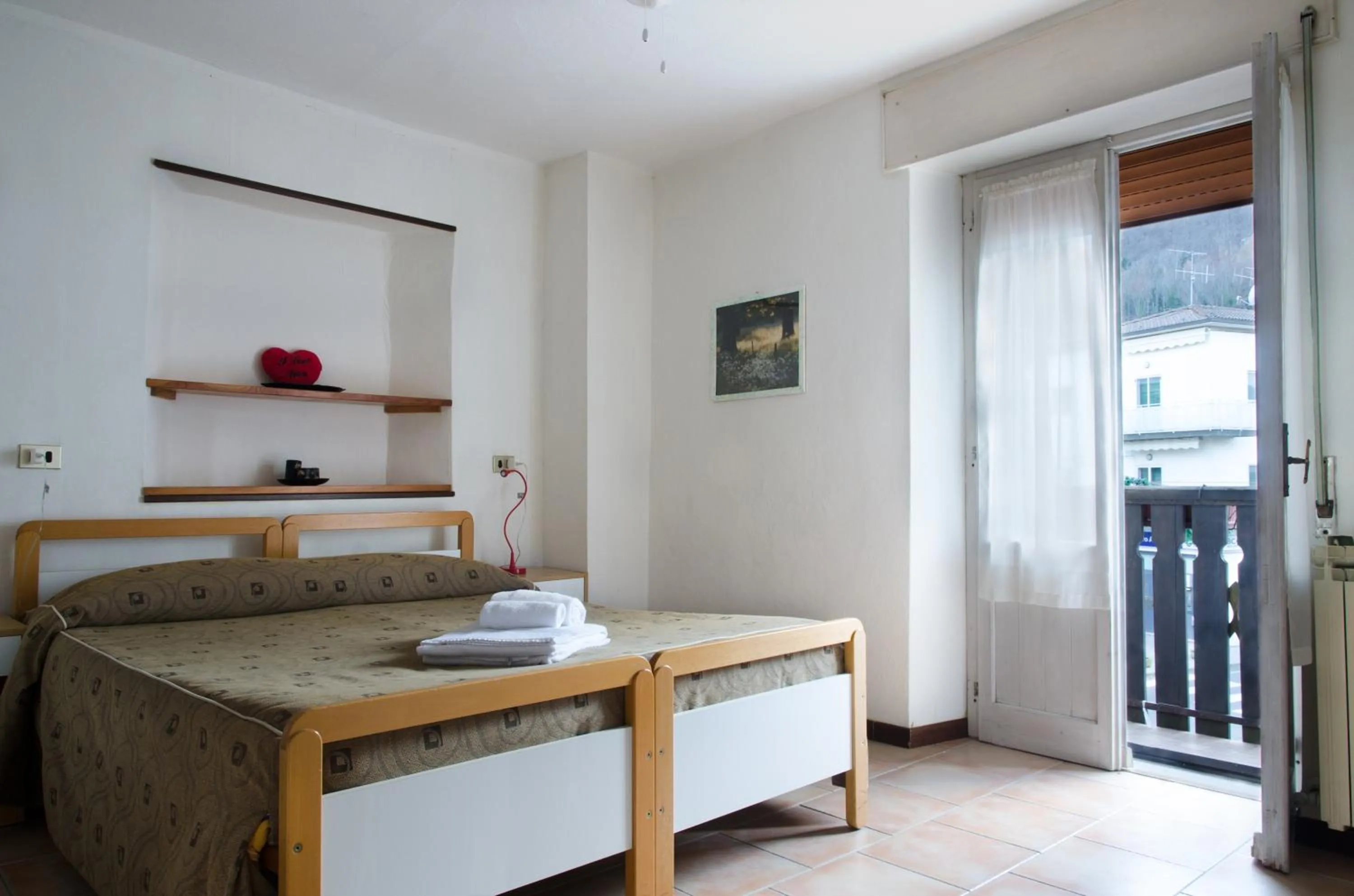 Balcony/Terrace, Bed in Hotel Capriolo