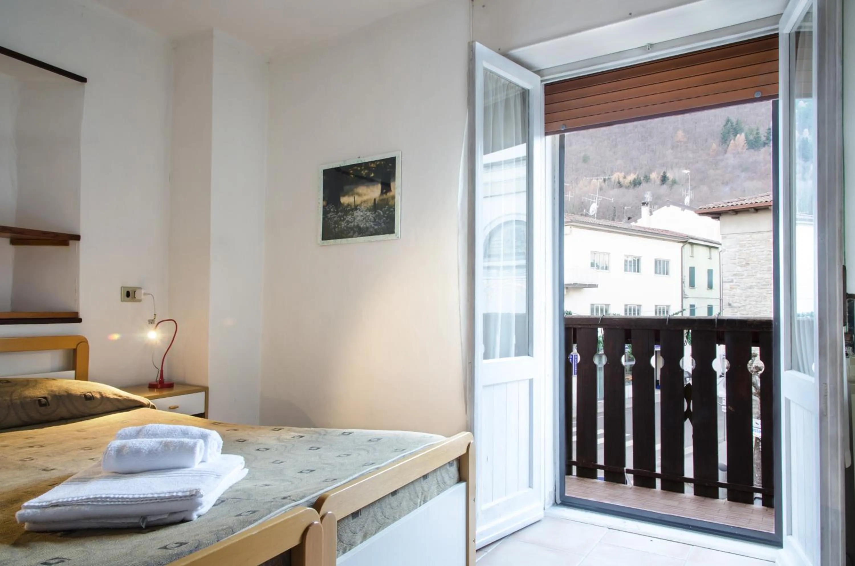 Balcony/Terrace, Bed in Hotel Capriolo