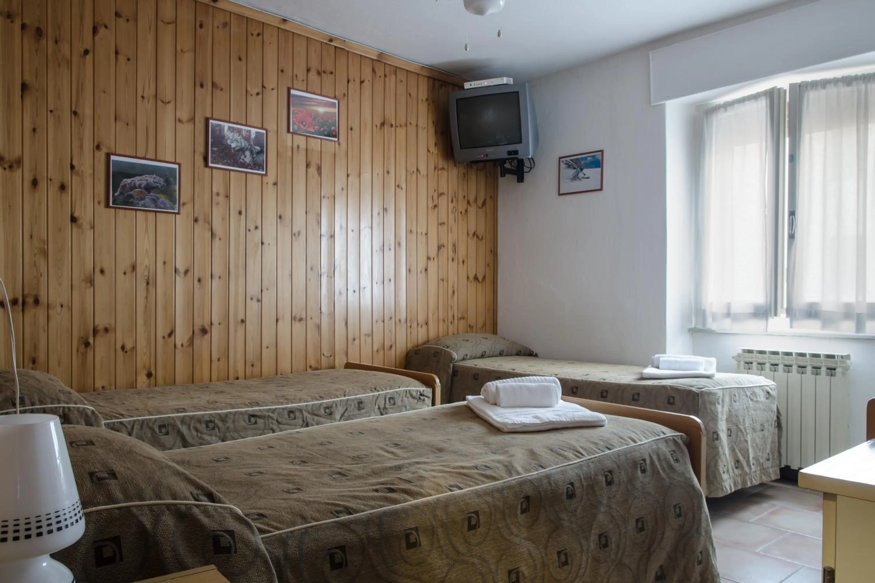 Photo of the whole room, Bed in Hotel Capriolo