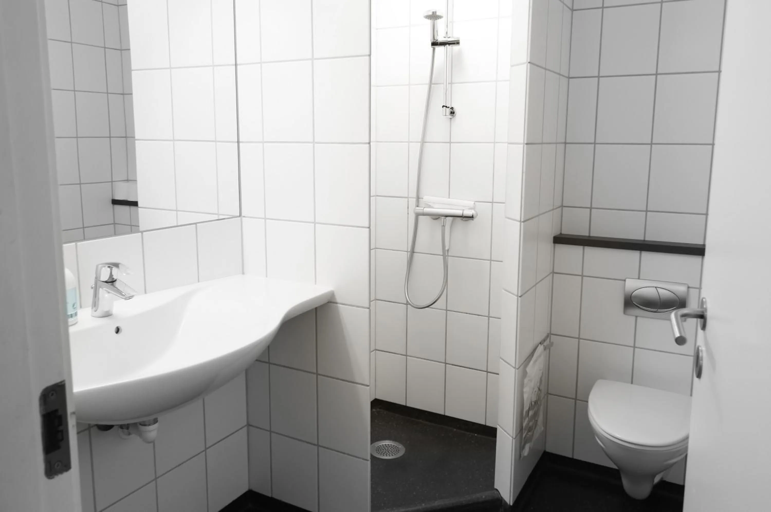 Shower in Hotel Aarhus City Apartments