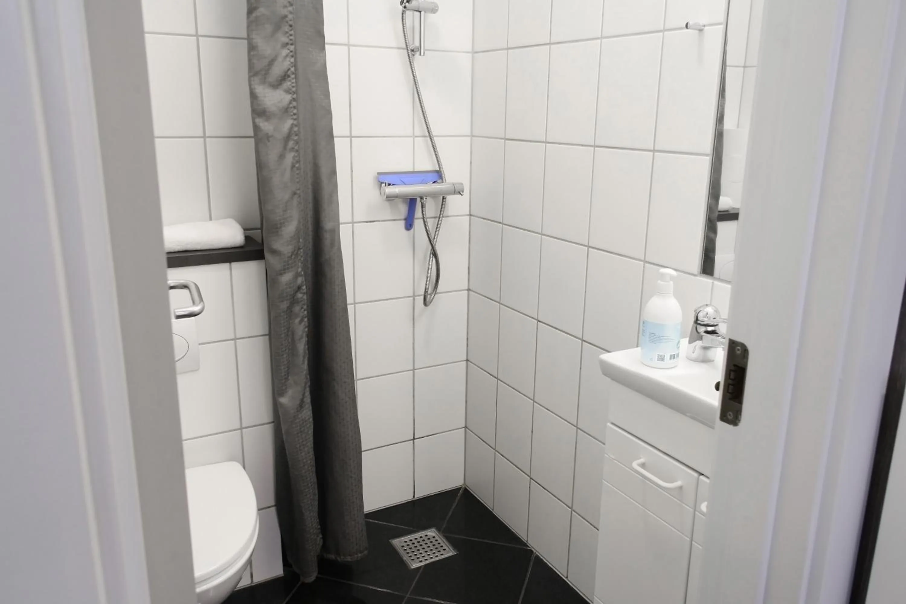 Shower in Hotel Aarhus City Apartments