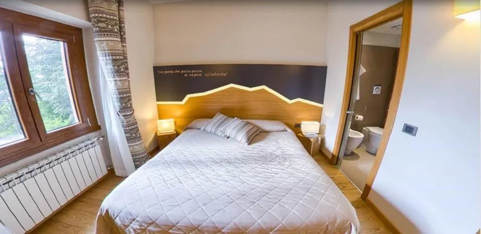 Photo of the whole room, Bed in Hotel Nido dell'Aquila
