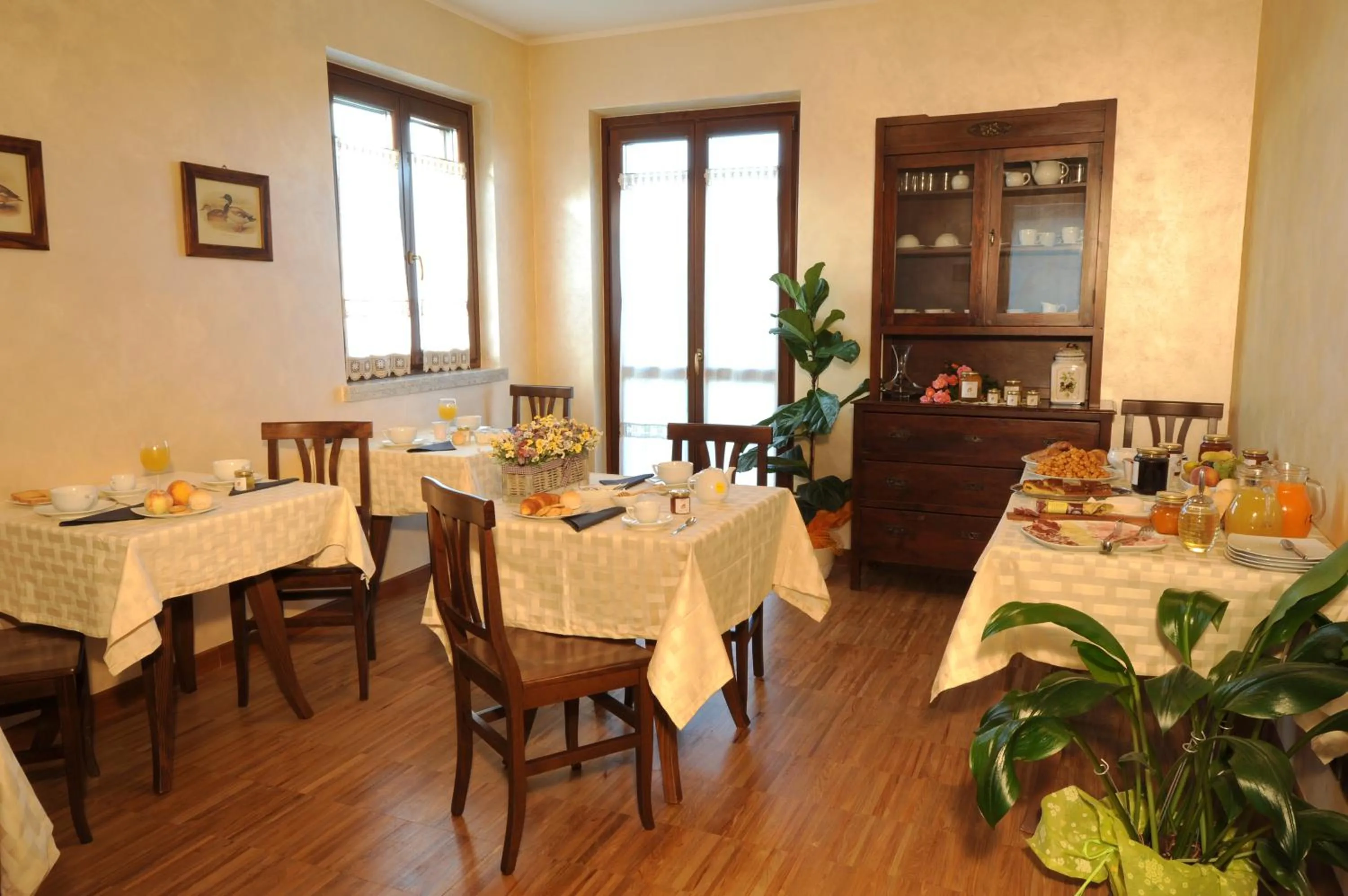 Restaurant/places to eat in Villa Vecchio